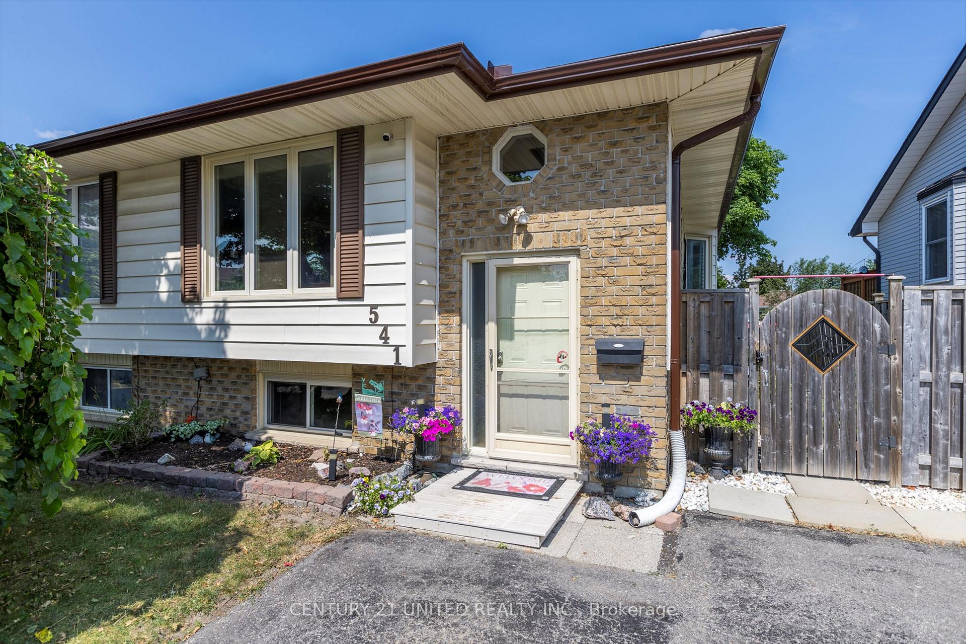 Photo 4 of 541 Crystal Drive, Peterborough, Ashburnham Ward 4 — HOMEH