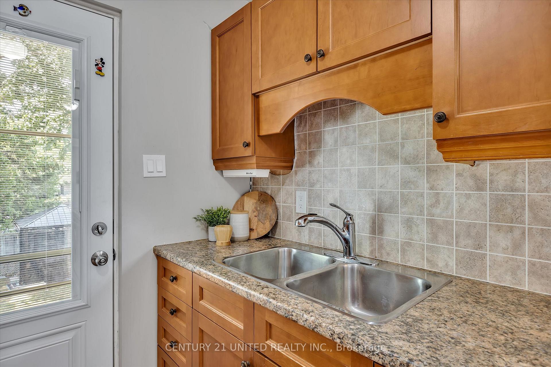 Photo 13 of 541 Crystal Drive, Peterborough, Ashburnham Ward 4 — HOMEH