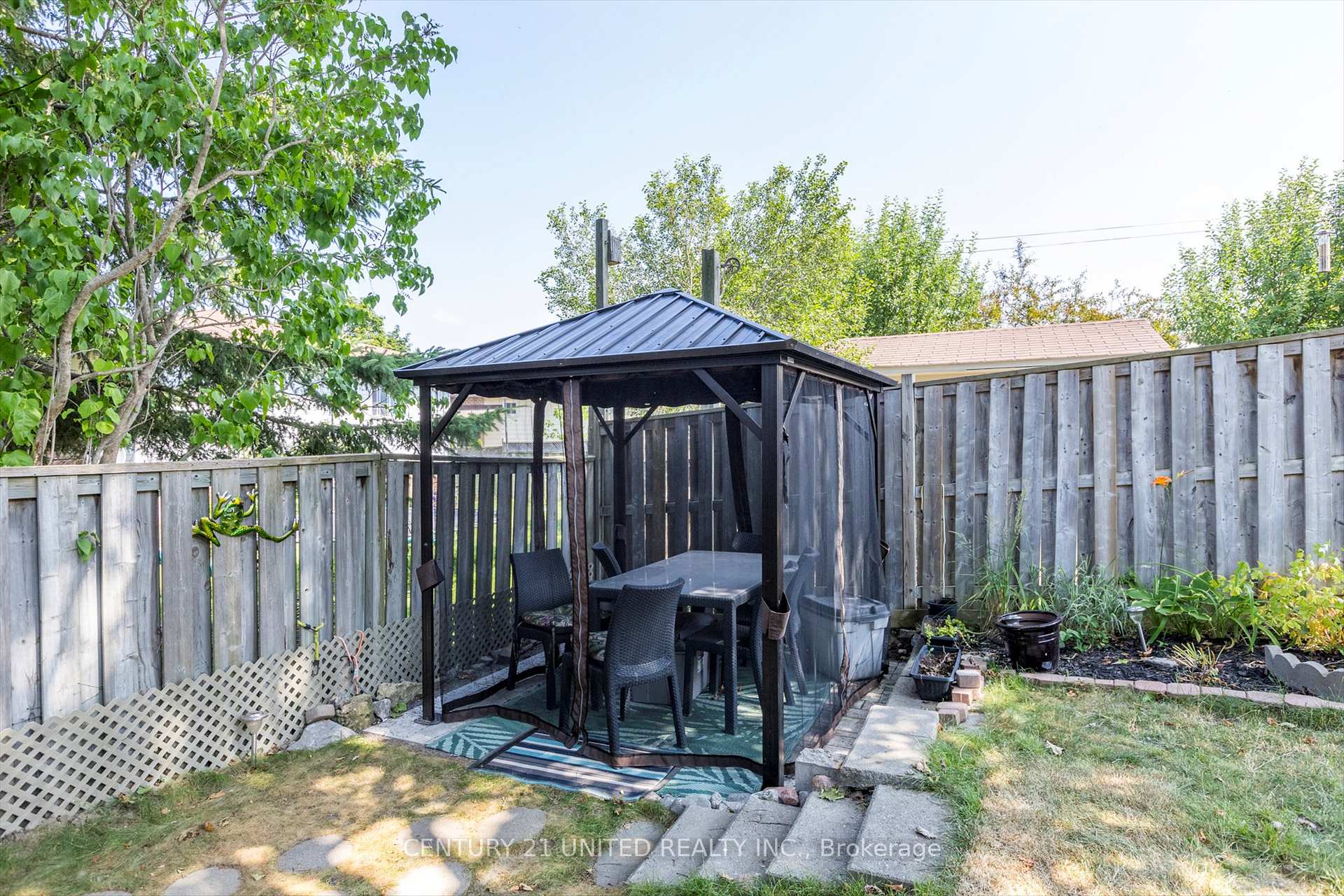 Photo 40 of 541 Crystal Drive, Peterborough, Ashburnham Ward 4 — HOMEH