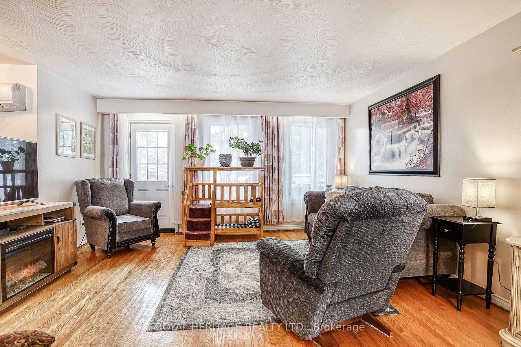 Photo 4 of 77 Springdale Crescent, Oshawa, Donevan — HOMEH