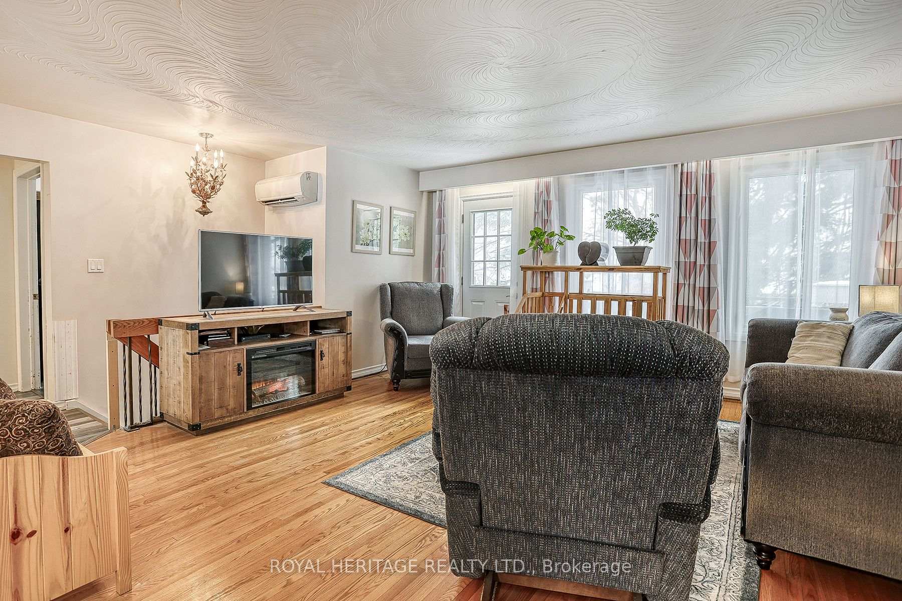 Photo 5 of 77 Springdale Crescent, Oshawa, Donevan — HOMEH