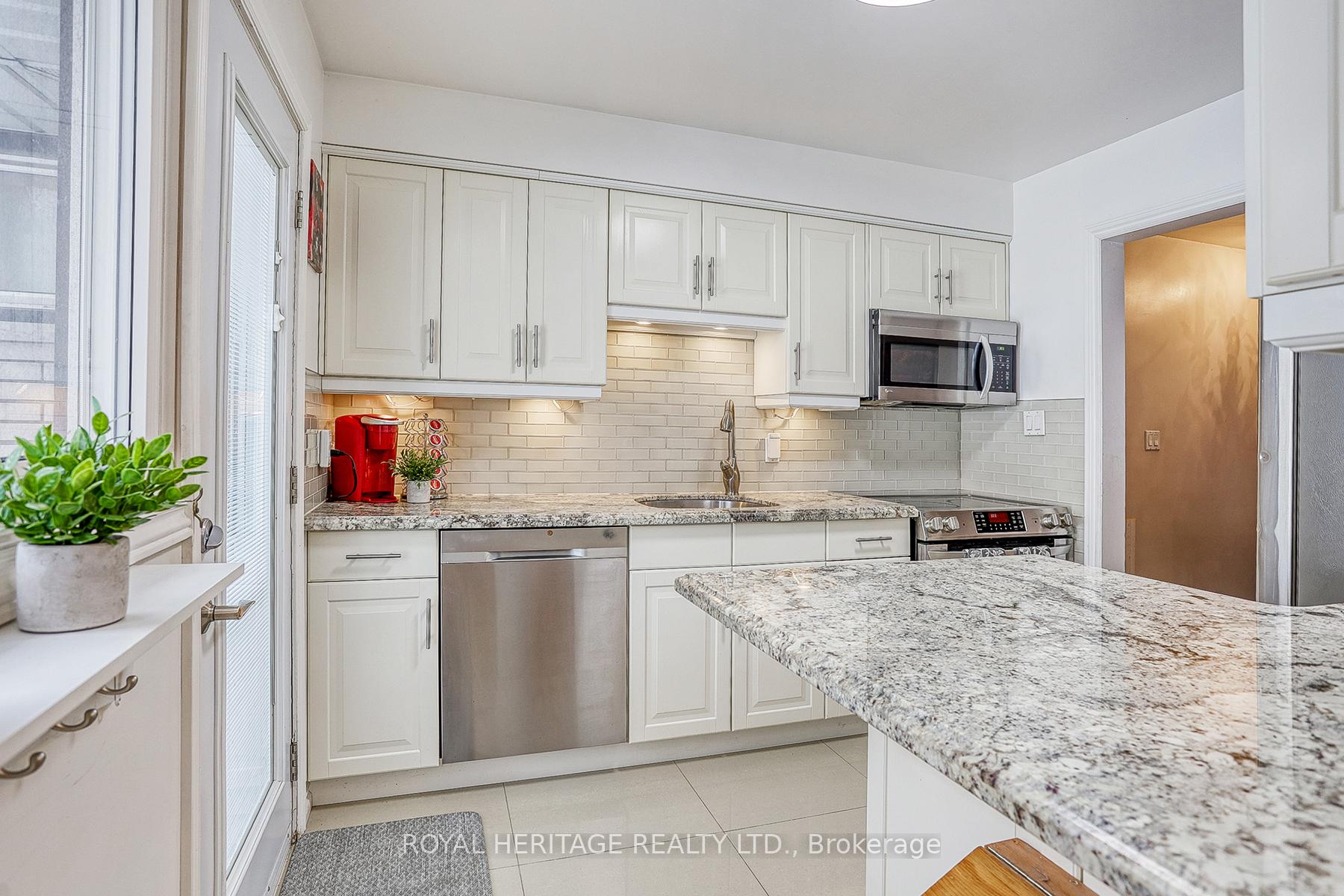 Photo 10 of 77 Springdale Crescent, Oshawa, Donevan — HOMEH