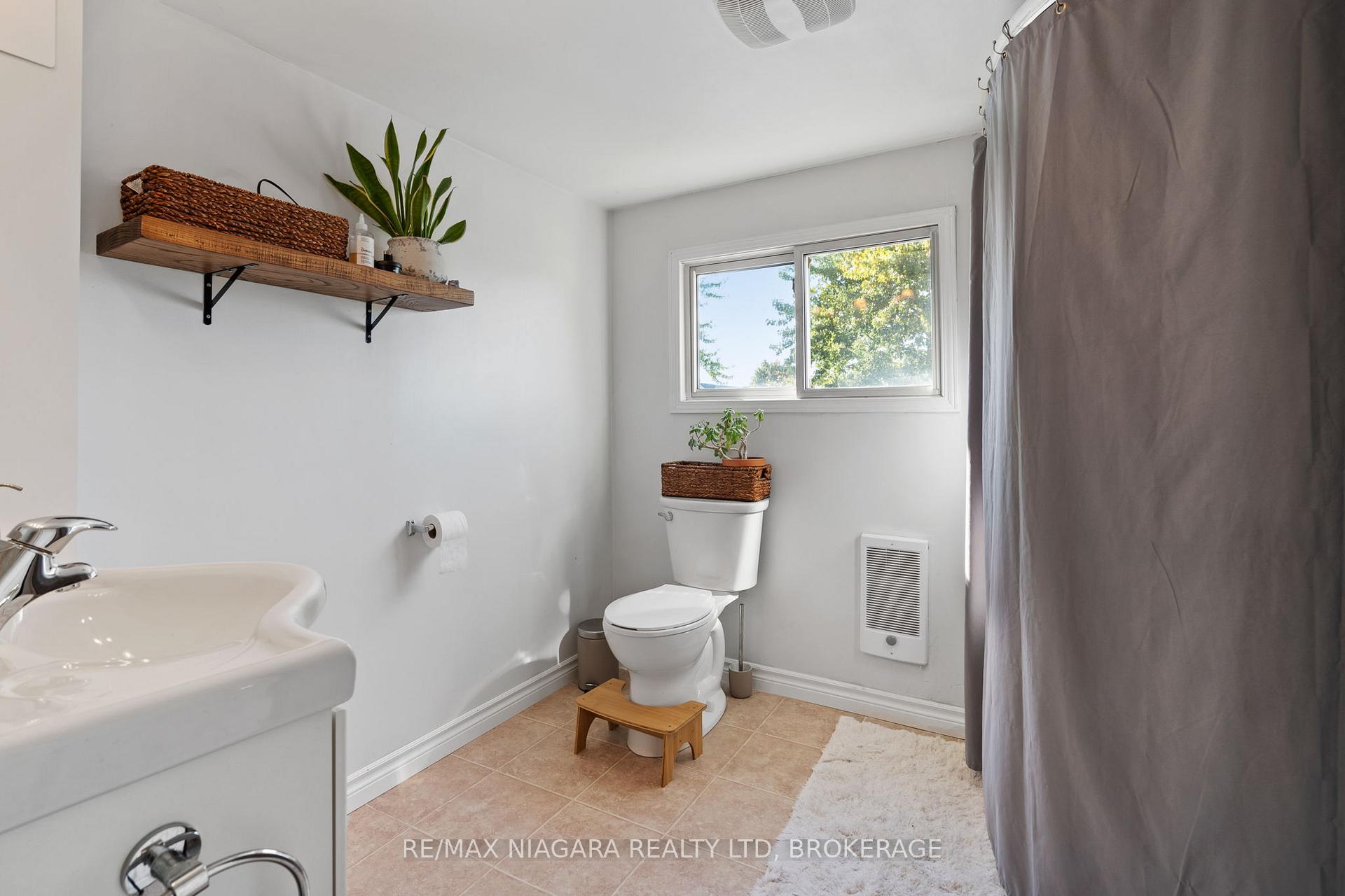Photo 21 of 70 Beatrice Street, Welland, Lincoln/Crowland — HOMEH