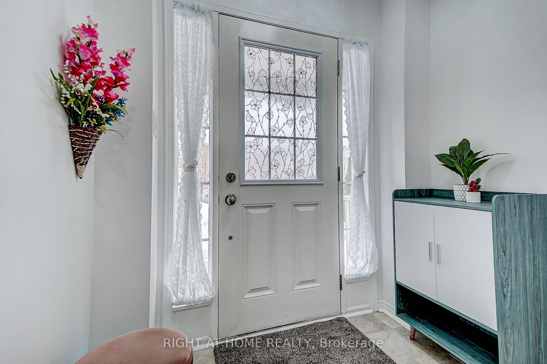 Photo 4 of 1123 Schooling Drive, Oshawa, Taunton — HOMEH
