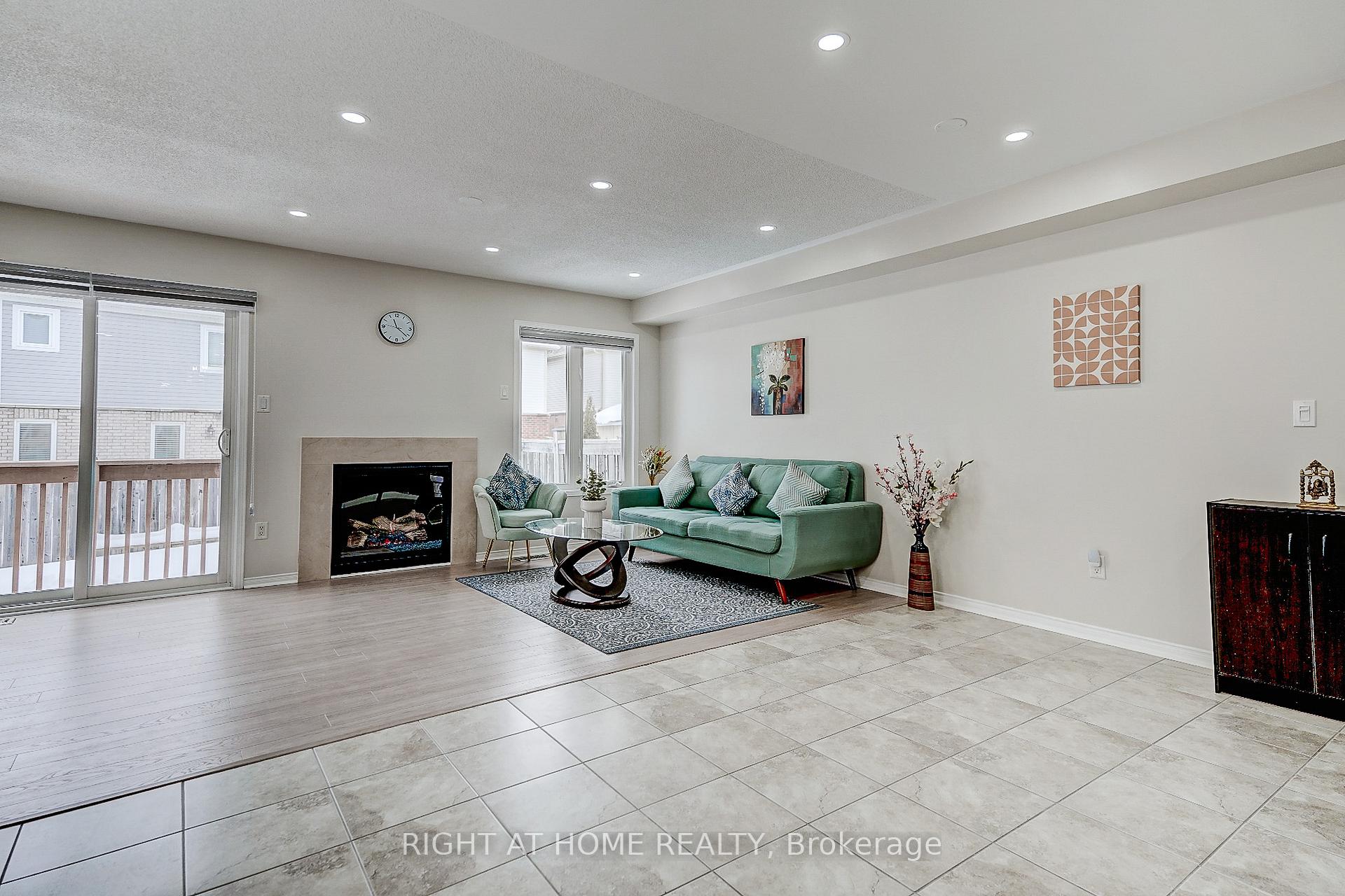 Photo 8 of 1123 Schooling Drive, Oshawa, Taunton — HOMEH
