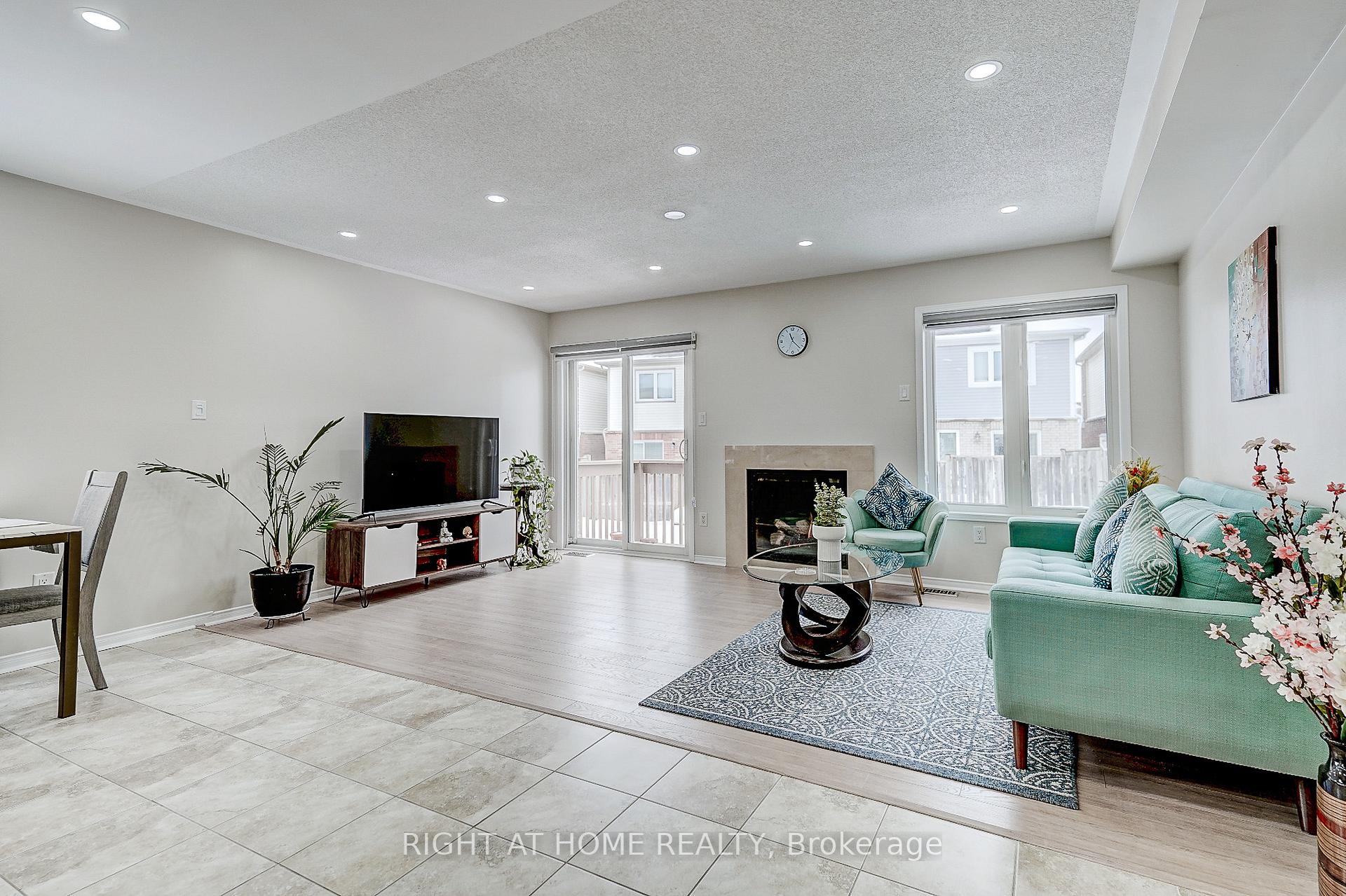 Photo 10 of 1123 Schooling Drive, Oshawa, Taunton — HOMEH
