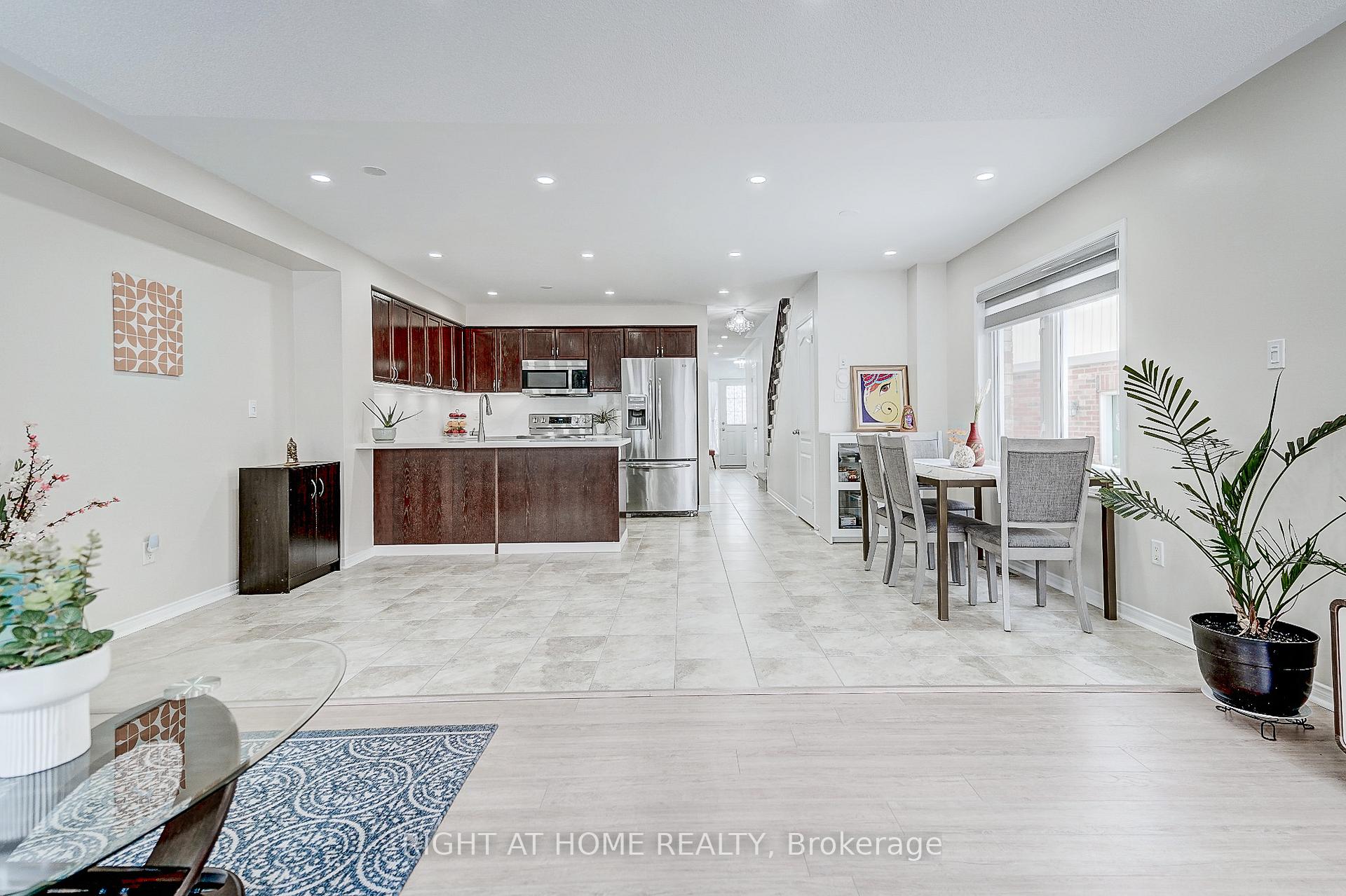 Photo 13 of 1123 Schooling Drive, Oshawa, Taunton — HOMEH