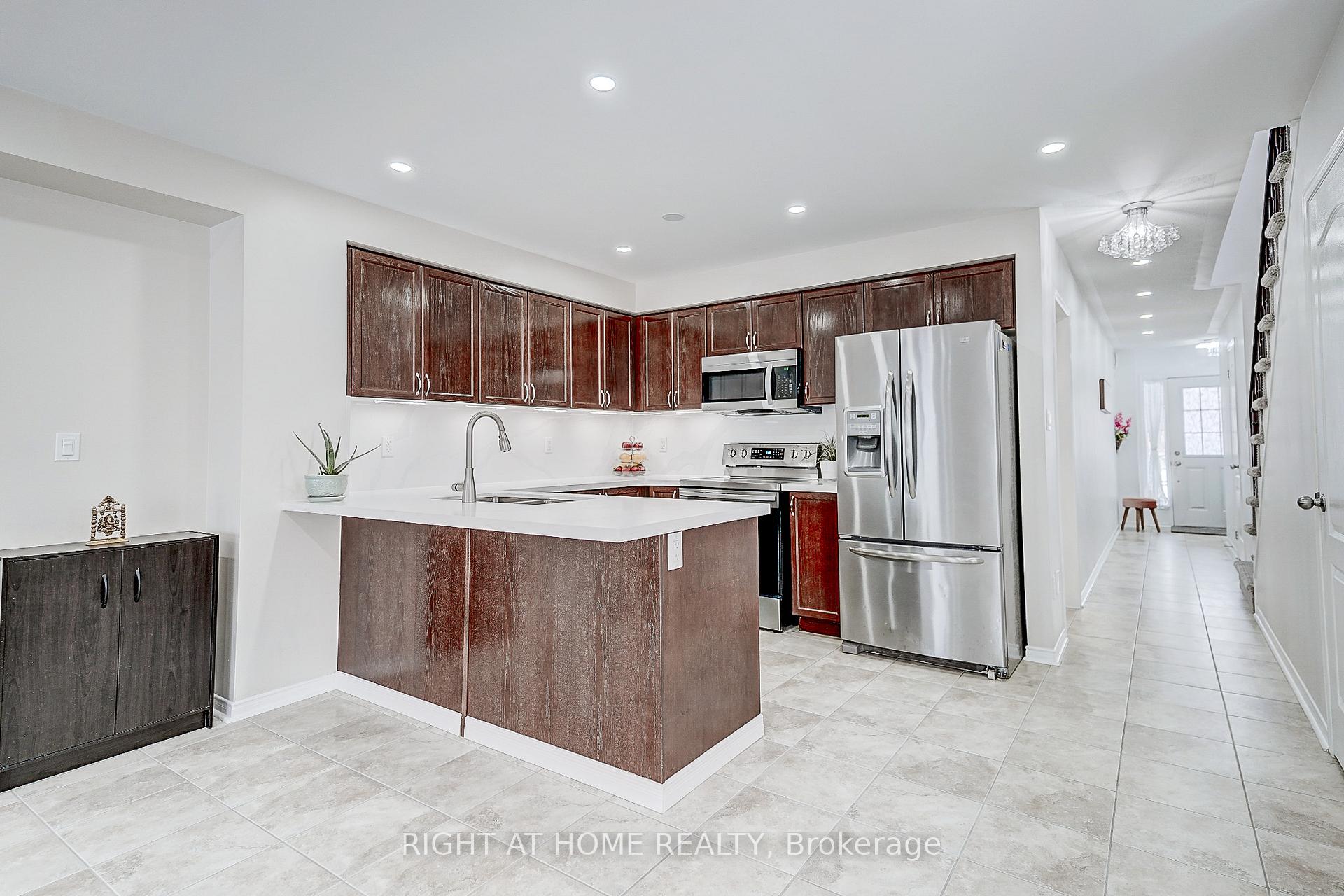Photo 14 of 1123 Schooling Drive, Oshawa, Taunton — HOMEH