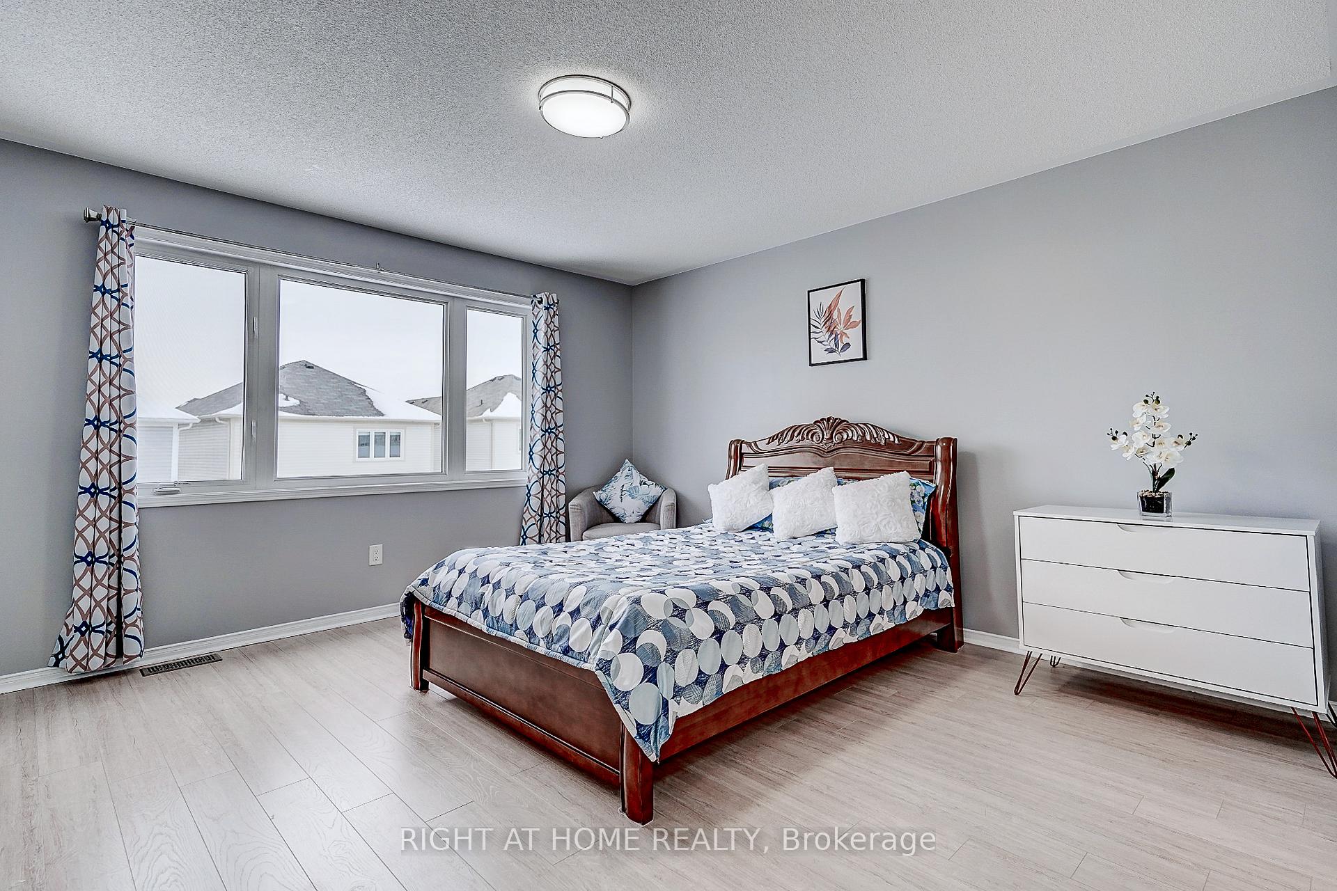 Photo 23 of 1123 Schooling Drive, Oshawa, Taunton — HOMEH