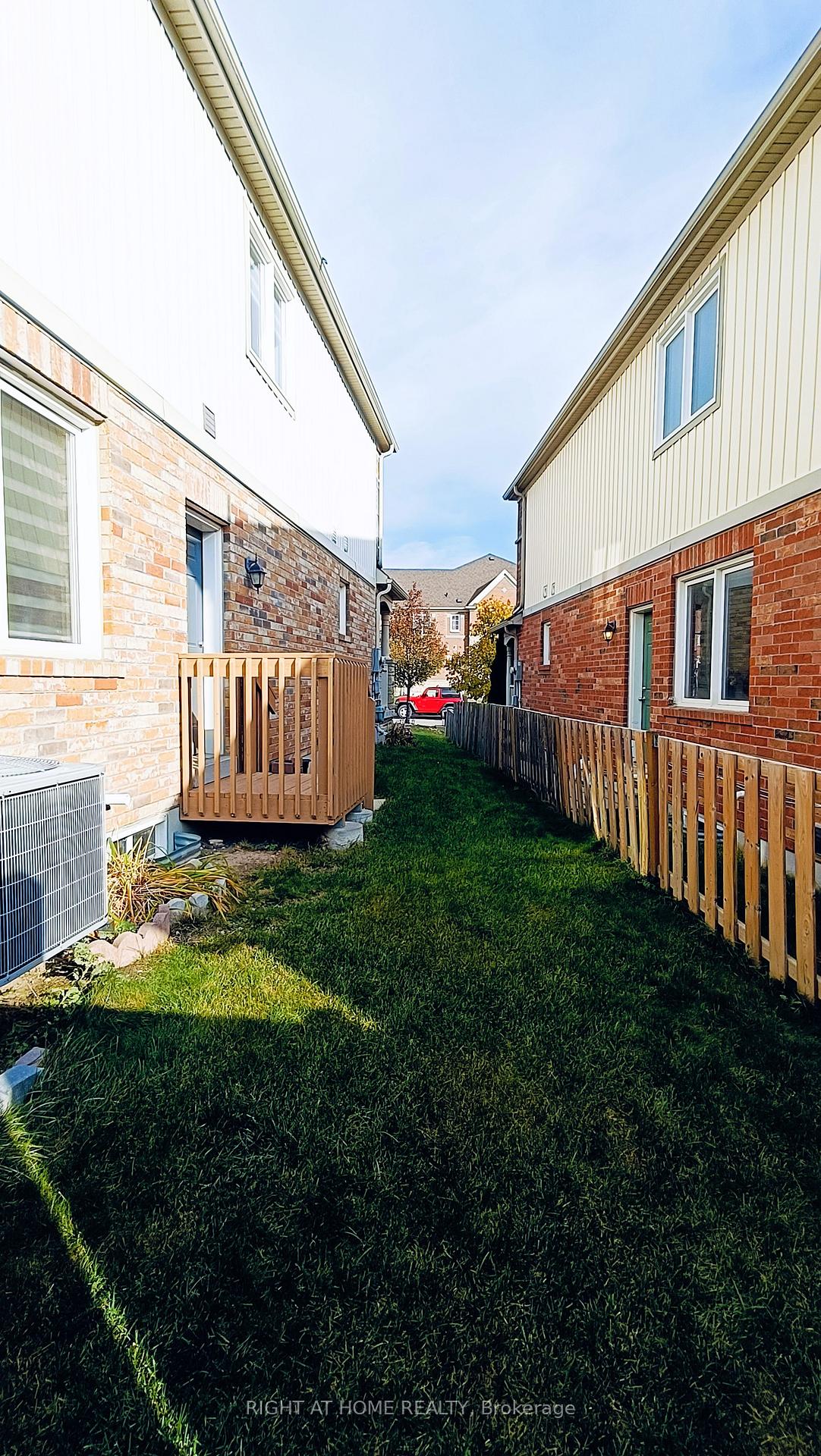 Photo 35 of 1123 Schooling Drive, Oshawa, Taunton — HOMEH