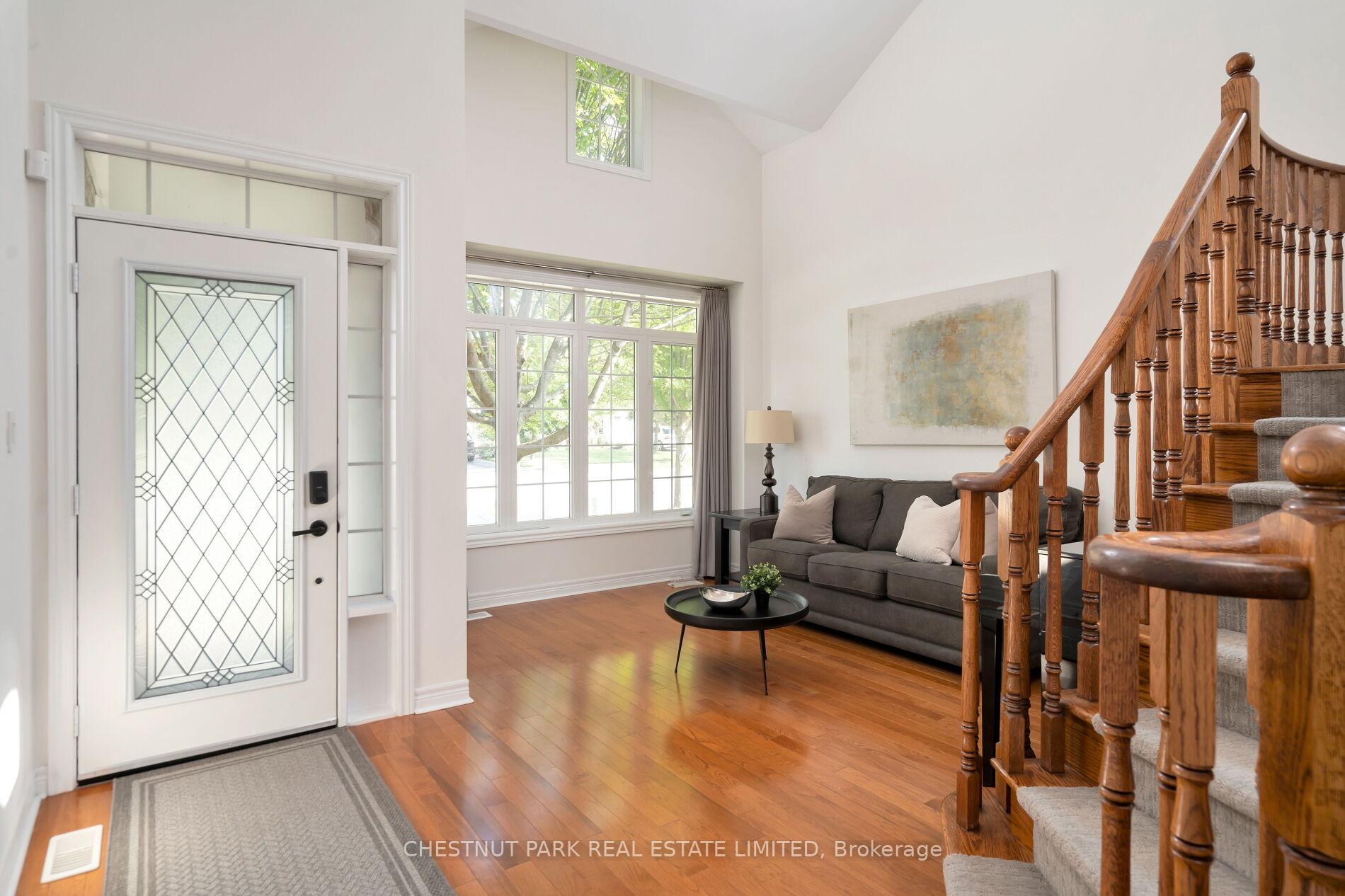 Photo 3 of 401 Carnwith Drive E, Whitby, Brooklin — HOMEH