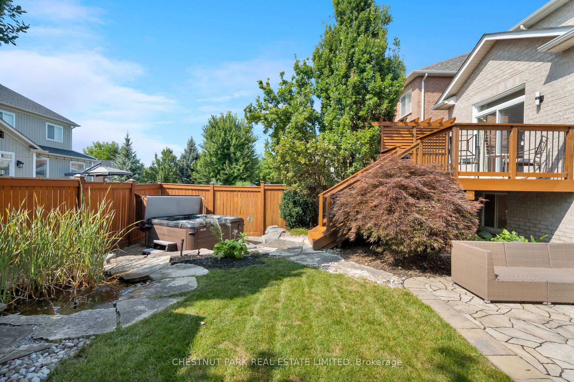 Photo 37 of 401 Carnwith Drive E, Whitby, Brooklin — HOMEH