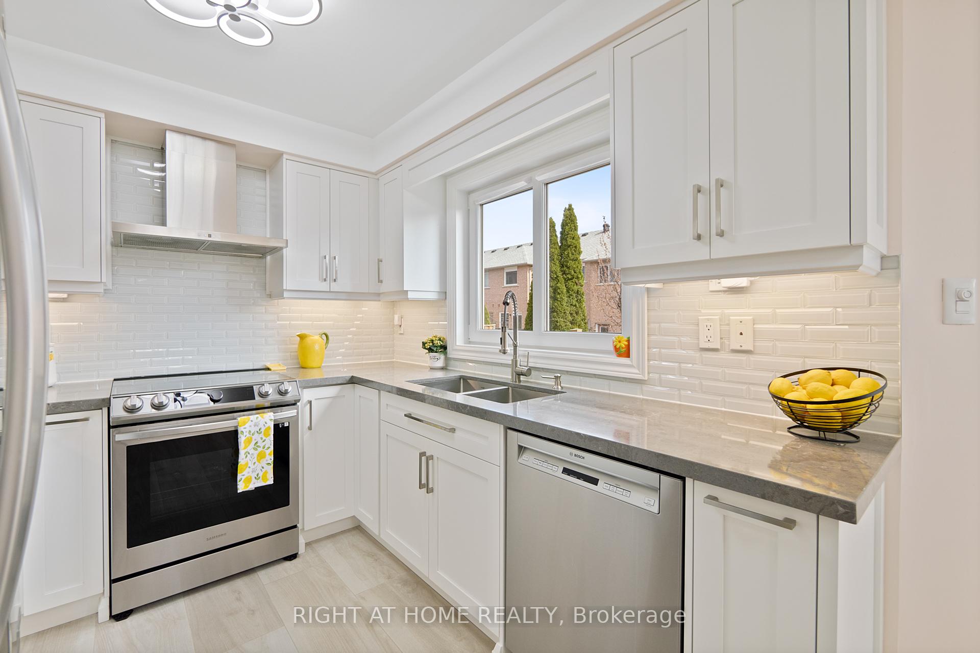 Photo 11 of 29 Neuchatel Avenue, Vaughan, Vellore Village — HOMEH