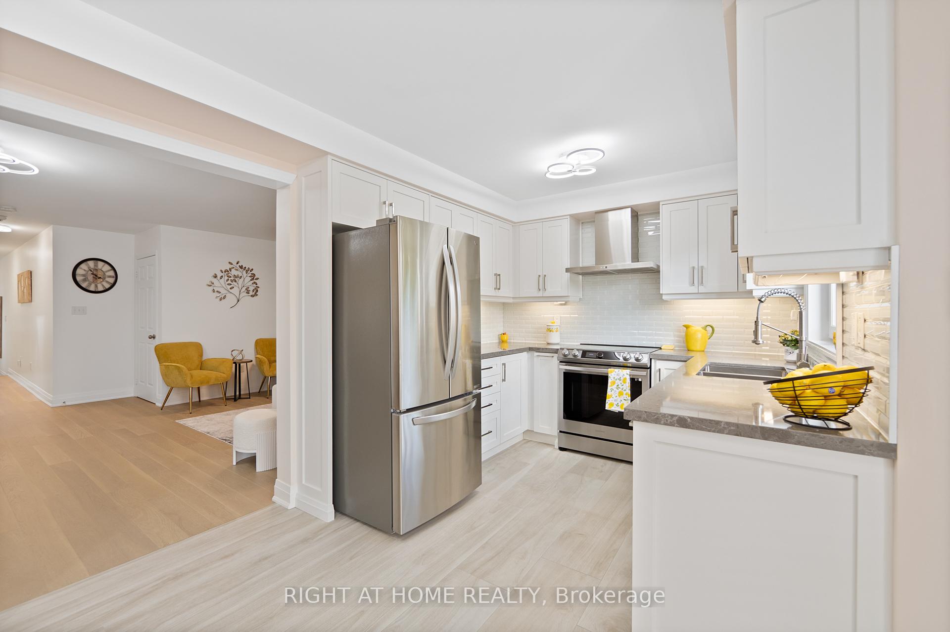 Photo 12 of 29 Neuchatel Avenue, Vaughan, Vellore Village — HOMEH