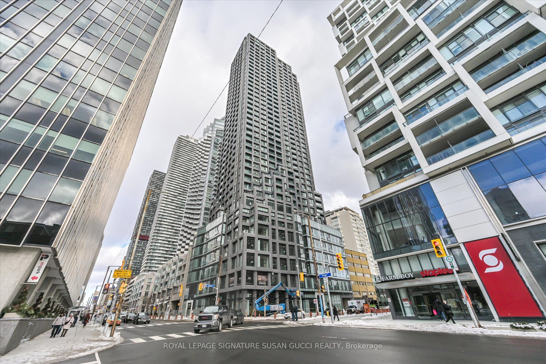 Photo 2 of Unit 1402, 20 Soudan Avenue, Toronto, Mount Pleasant West — HOMEH