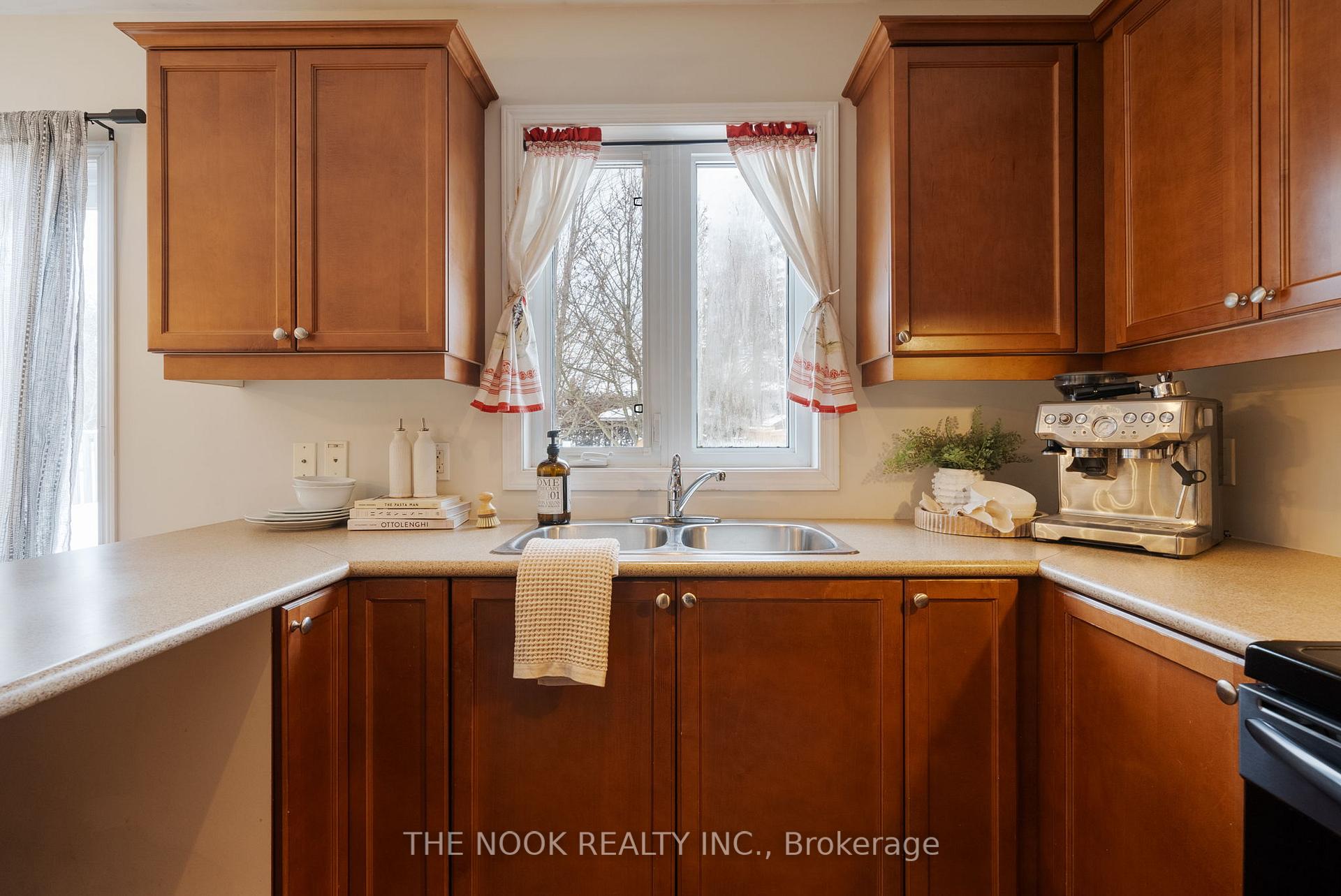 Photo 15 of 1247 King Street E, Oshawa, Donevan — HOMEH