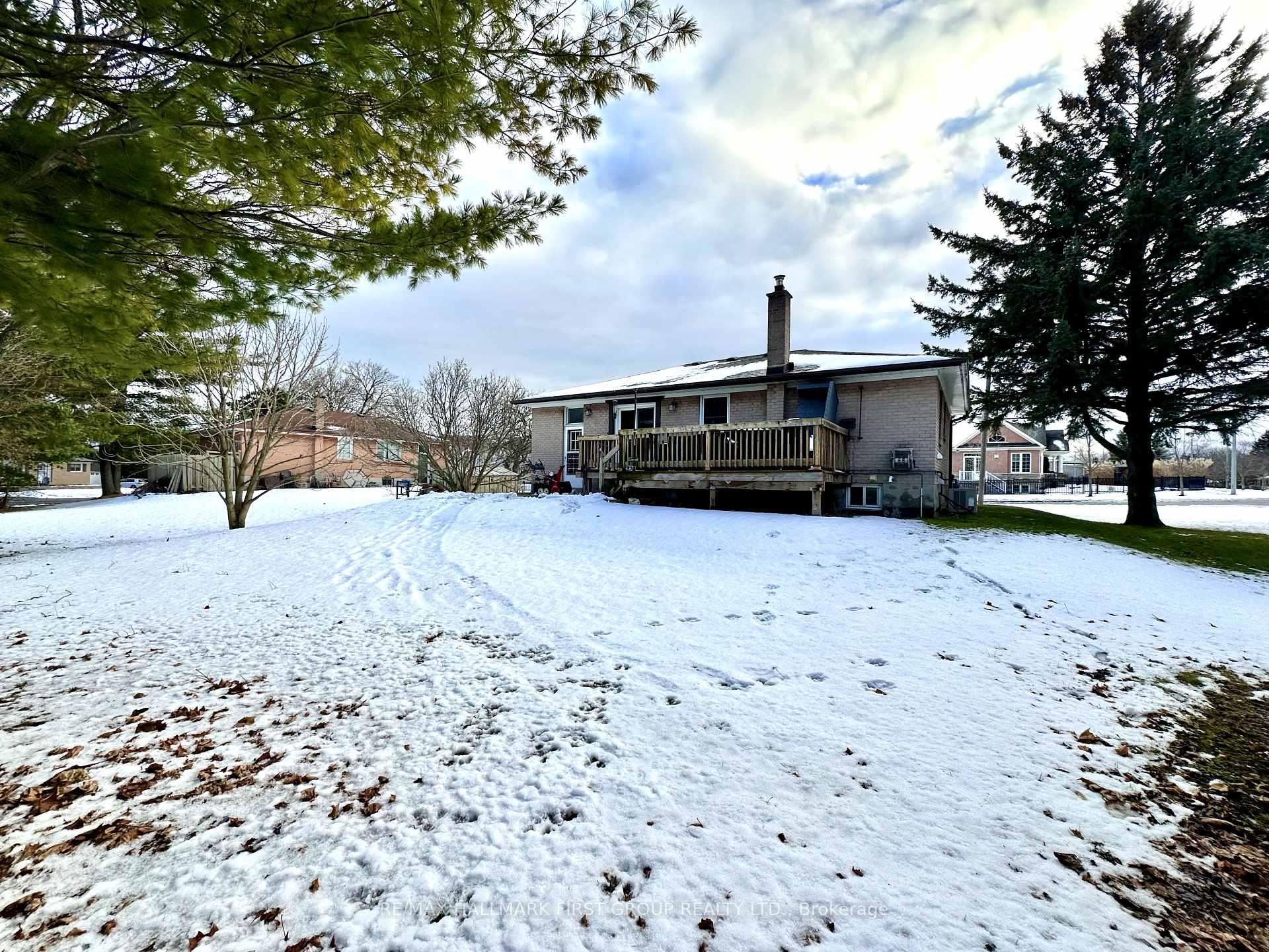 Photo 2 of 10 Heber Down Crescent, Whitby, Brooklin — HOMEH