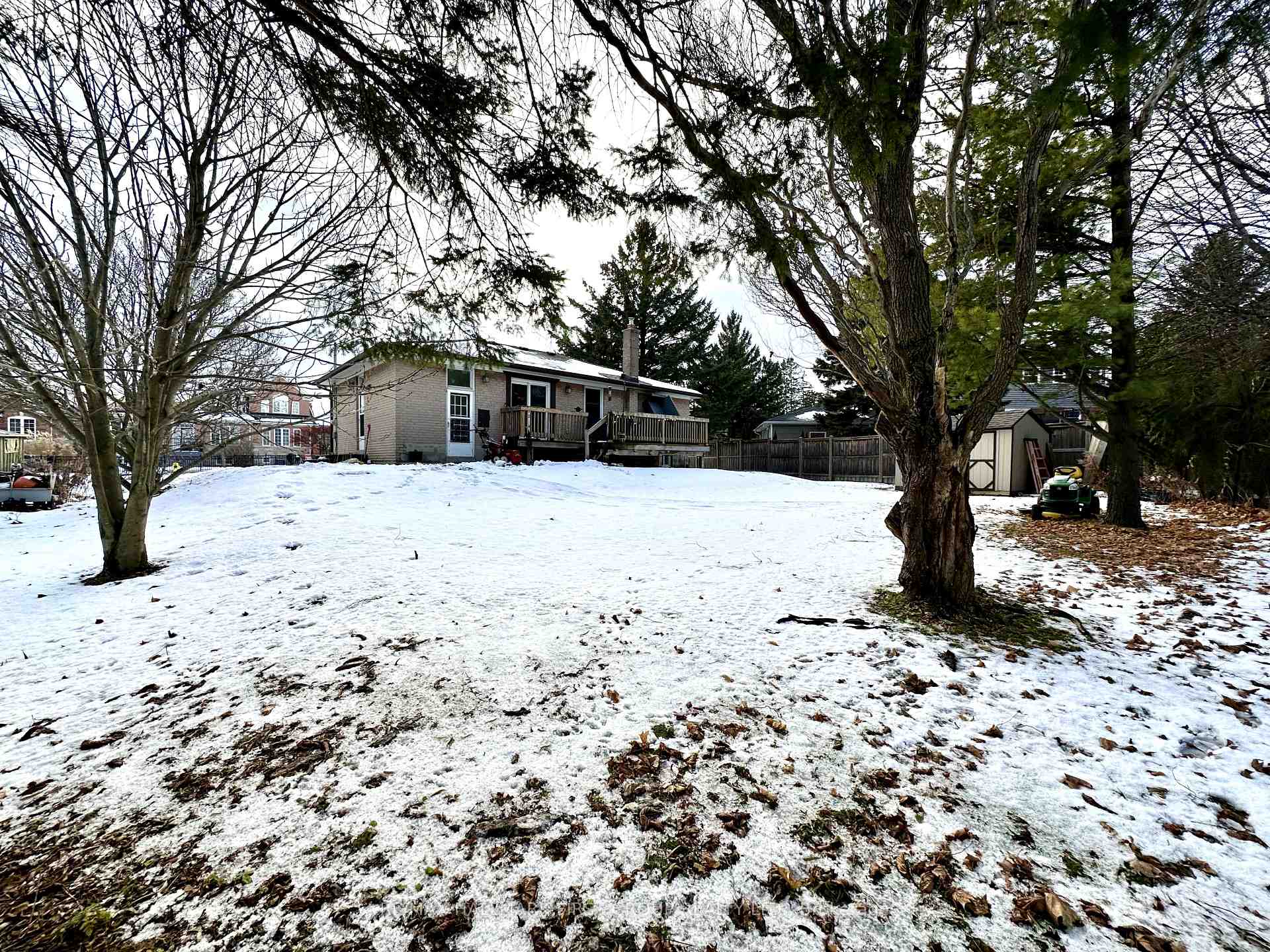 Photo 3 of 10 Heber Down Crescent, Whitby, Brooklin — HOMEH