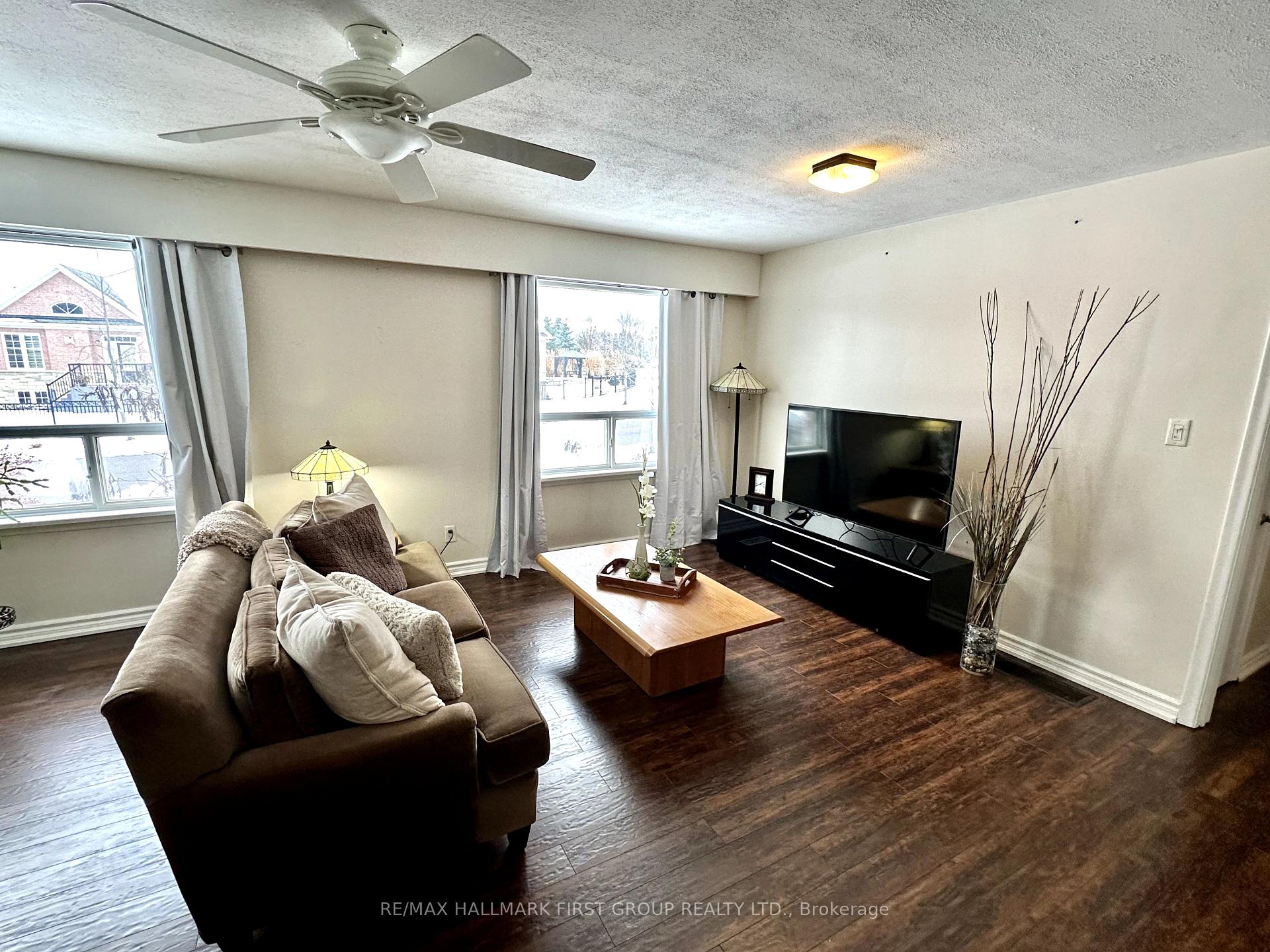 Photo 11 of 10 Heber Down Crescent, Whitby, Brooklin — HOMEH