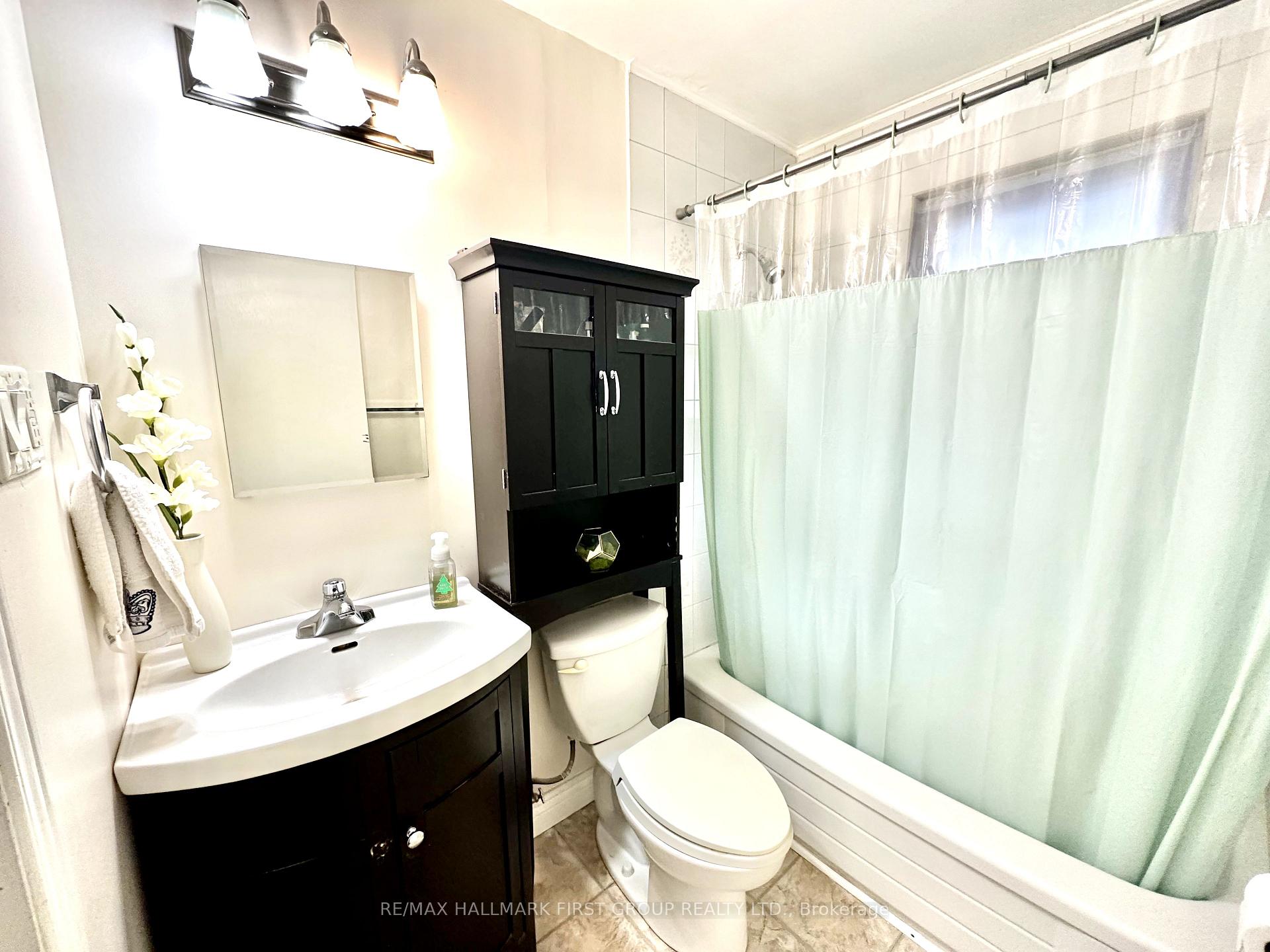 Photo 16 of 10 Heber Down Crescent, Whitby, Brooklin — HOMEH