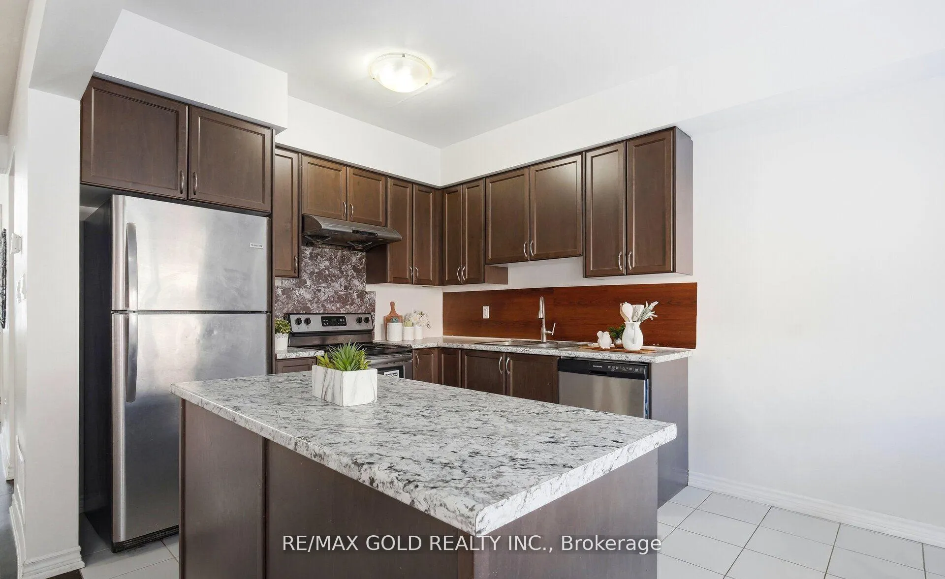 Photo 17 of 15 Hines Street, Brampton, Northwest Brampton — HOMEH