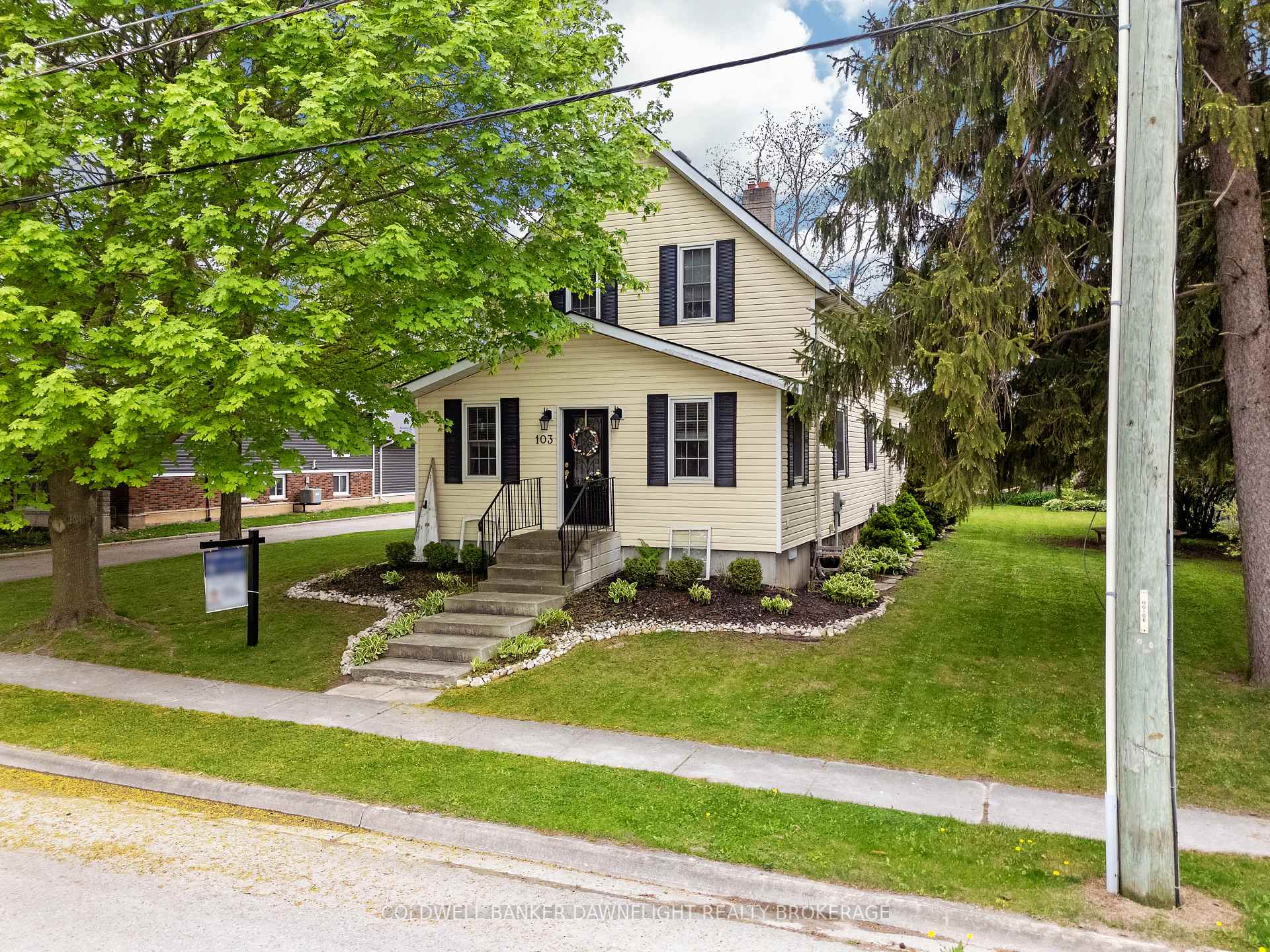 Front of 103 Richmond Street S