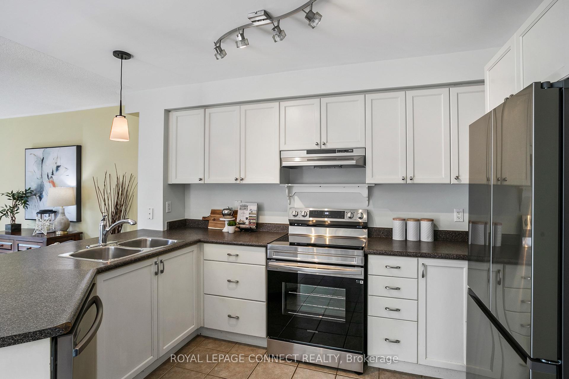Photo 4 of 141 Whitefoot Crescent, Ajax, South East — HOMEH