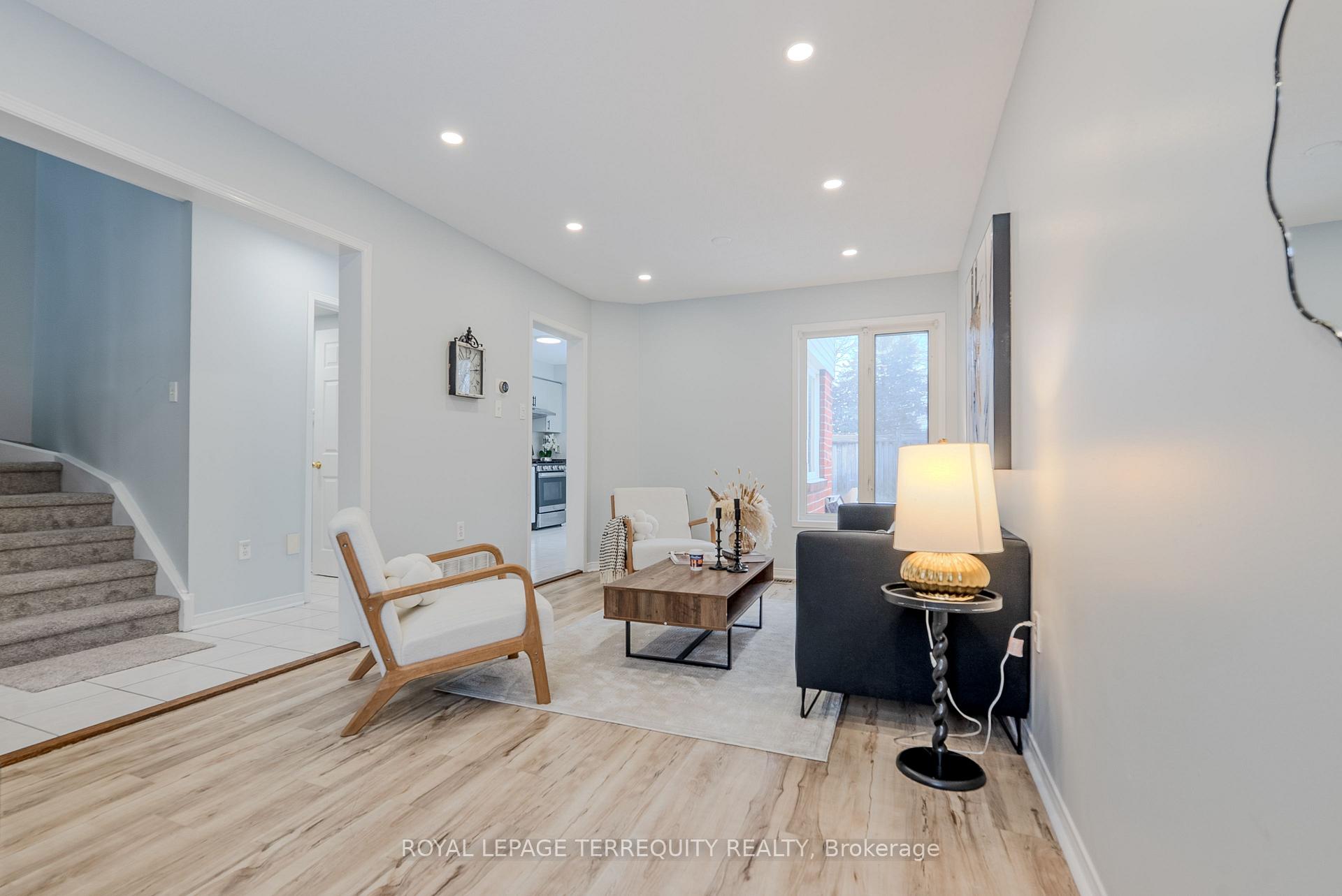 Photo 3 of 13 Southwell Place, Brampton, Heart Lake West — HOMEH