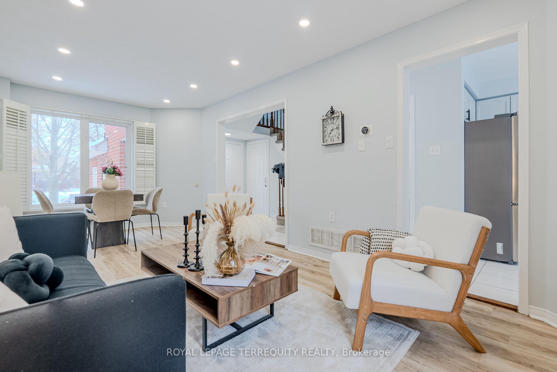 Photo 2 of 13 Southwell Place, Brampton, Heart Lake West — HOMEH