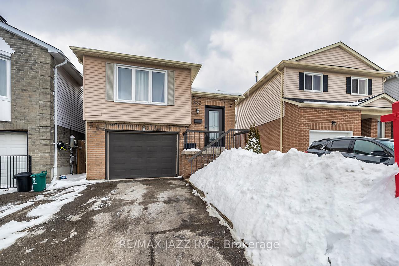 Photo 2 of 882 Attersley Drive, Oshawa, Pinecrest — HOMEH