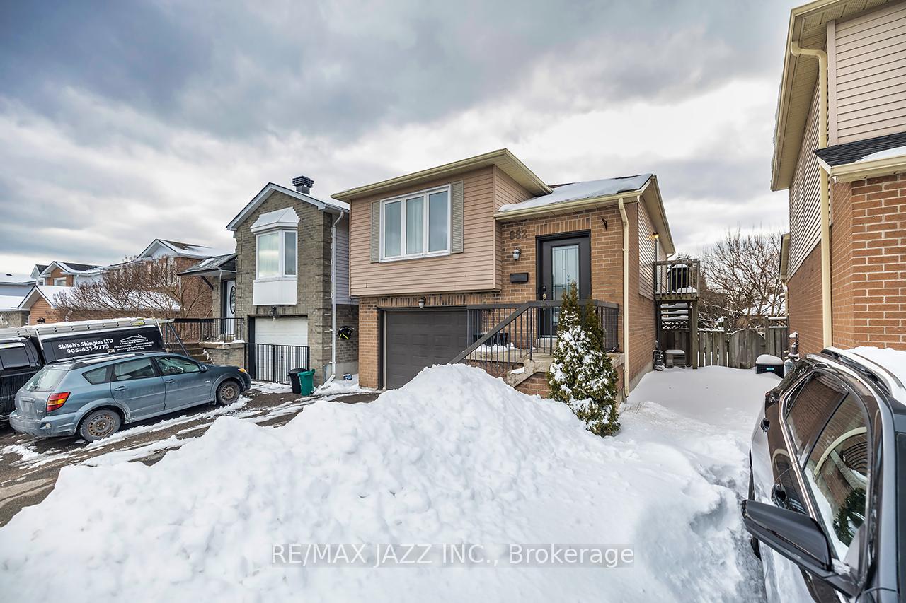 Photo 3 of 882 Attersley Drive, Oshawa, Pinecrest — HOMEH