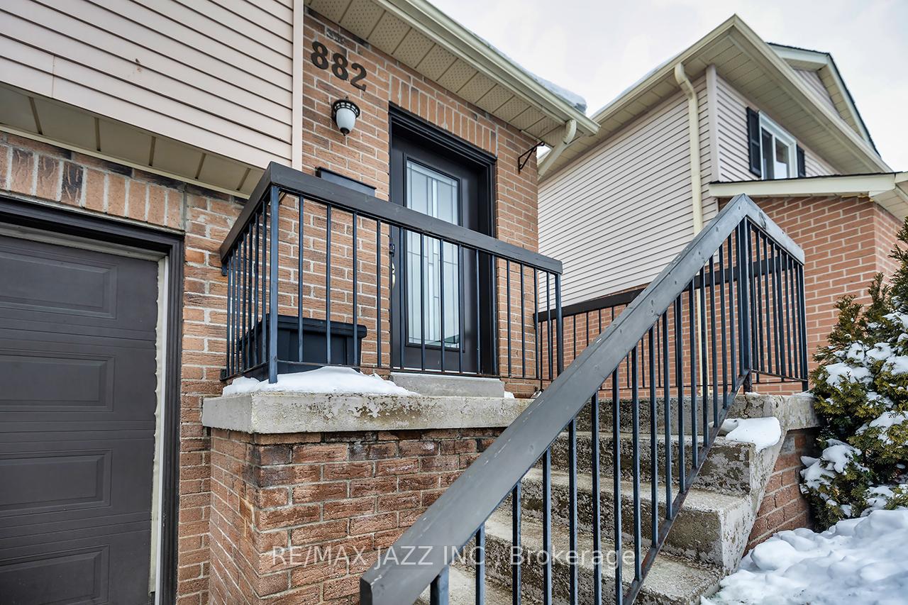 Photo 4 of 882 Attersley Drive, Oshawa, Pinecrest — HOMEH