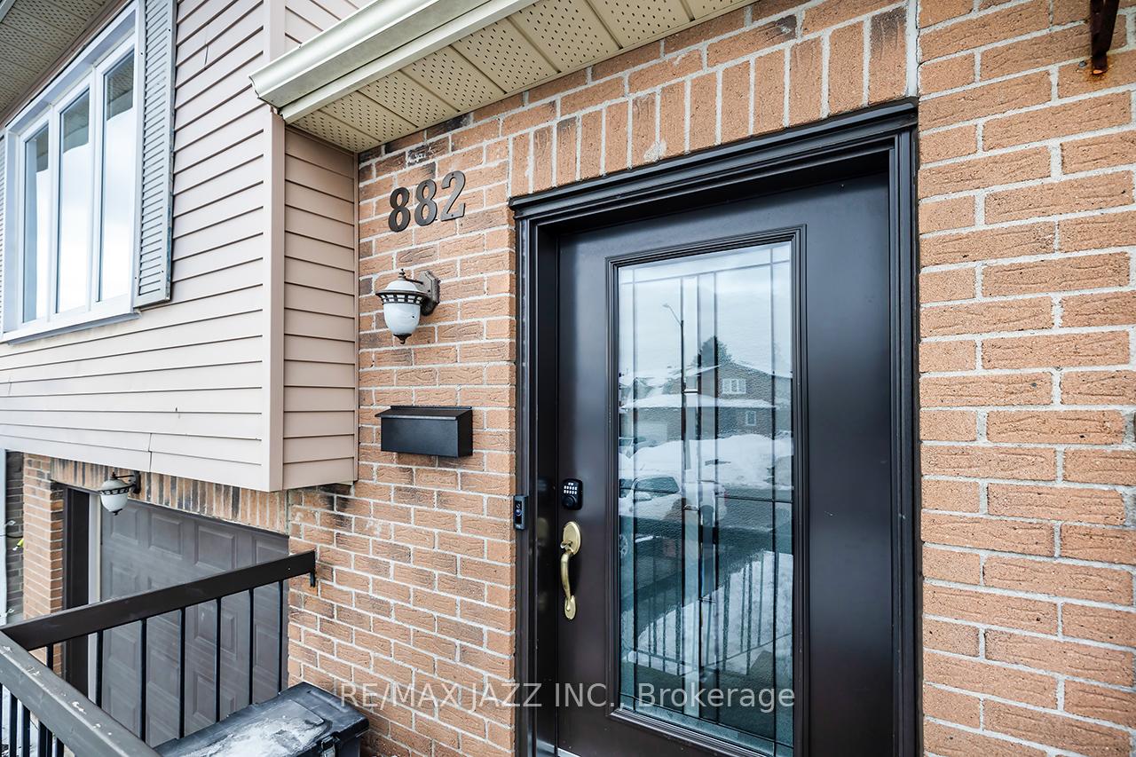Photo 5 of 882 Attersley Drive, Oshawa, Pinecrest — HOMEH
