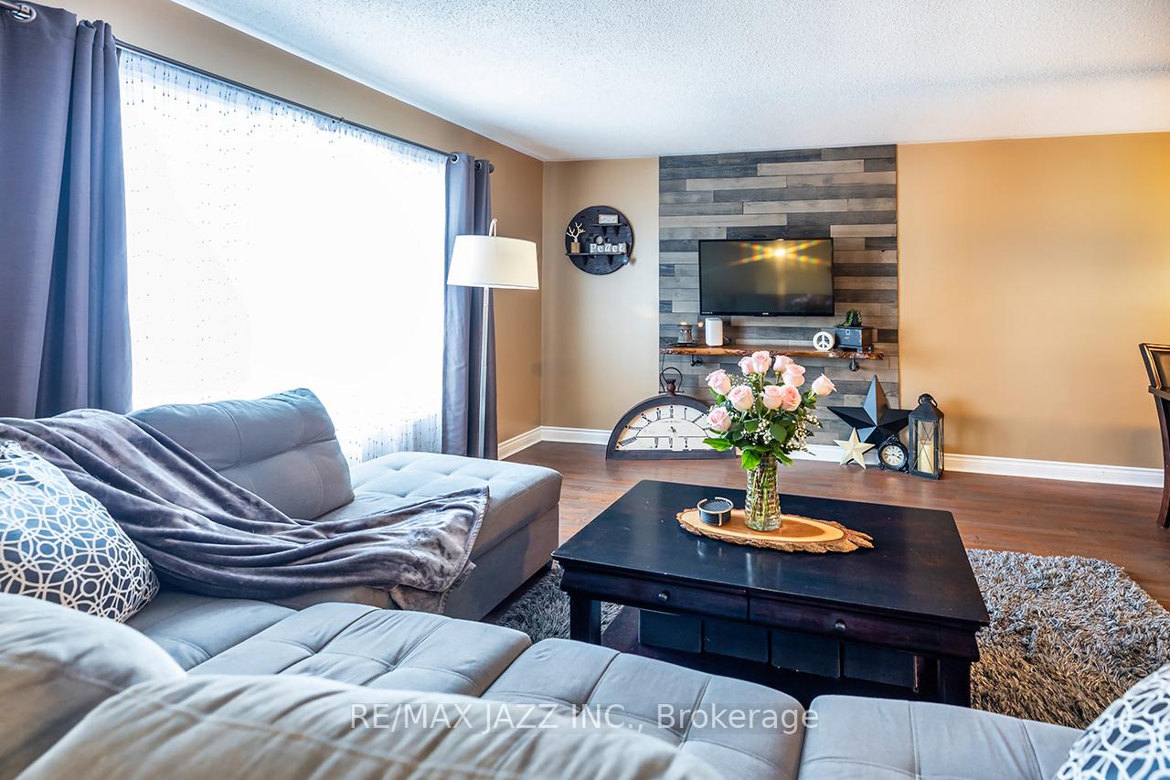 Photo 10 of 882 Attersley Drive, Oshawa, Pinecrest — HOMEH