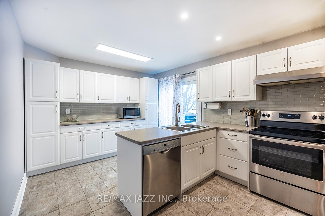 Photo 14 of 882 Attersley Drive, Oshawa, Pinecrest — HOMEH