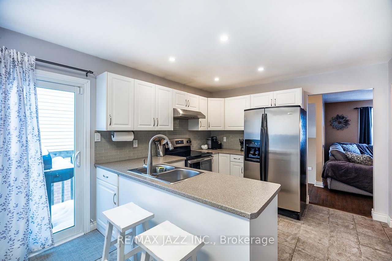 Photo 15 of 882 Attersley Drive, Oshawa, Pinecrest — HOMEH