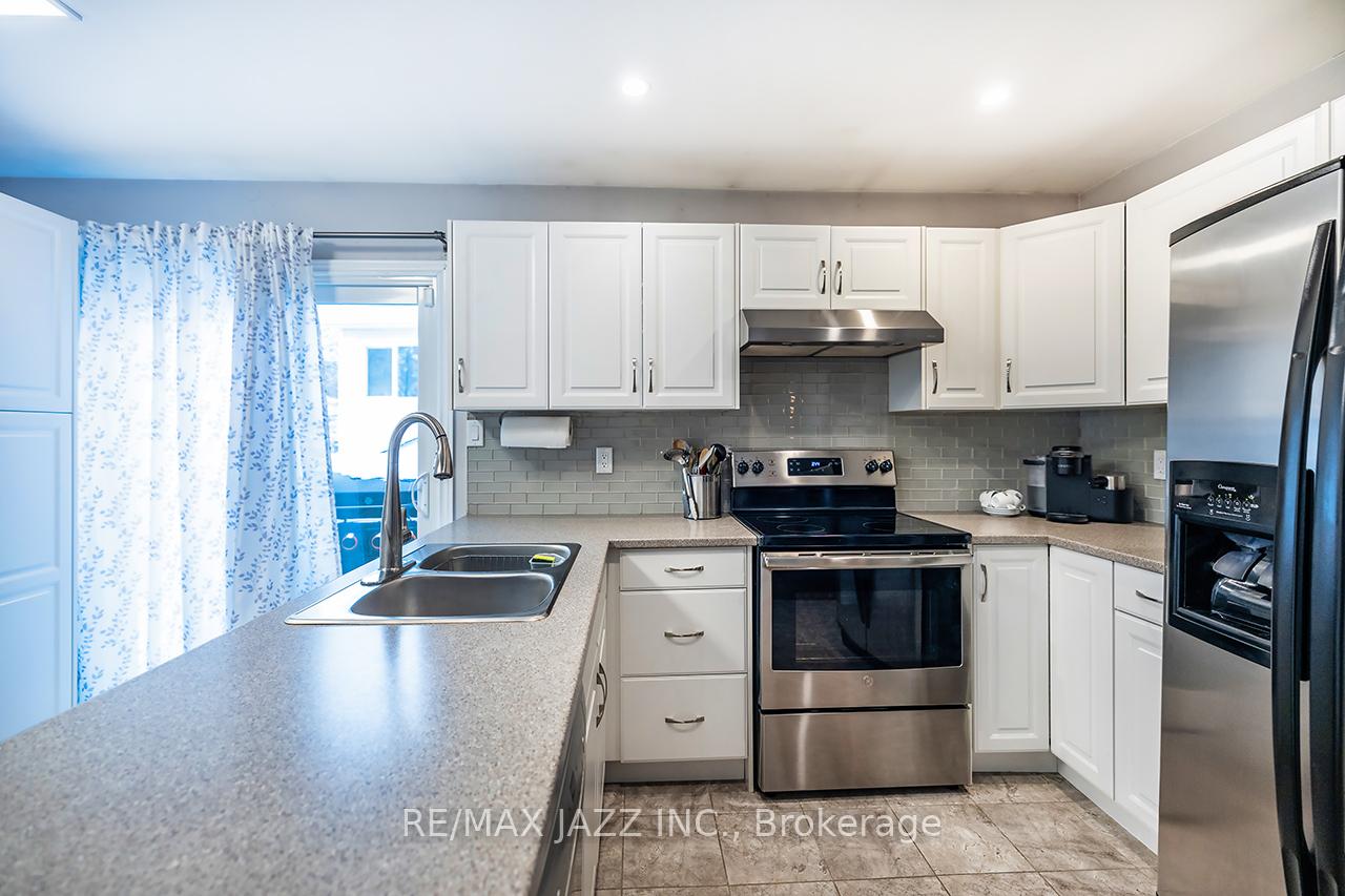 Photo 16 of 882 Attersley Drive, Oshawa, Pinecrest — HOMEH