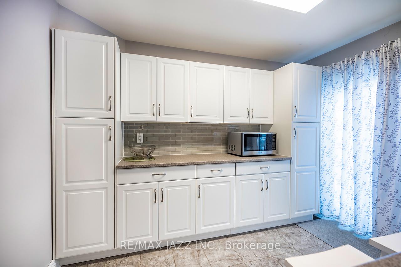 Photo 17 of 882 Attersley Drive, Oshawa, Pinecrest — HOMEH