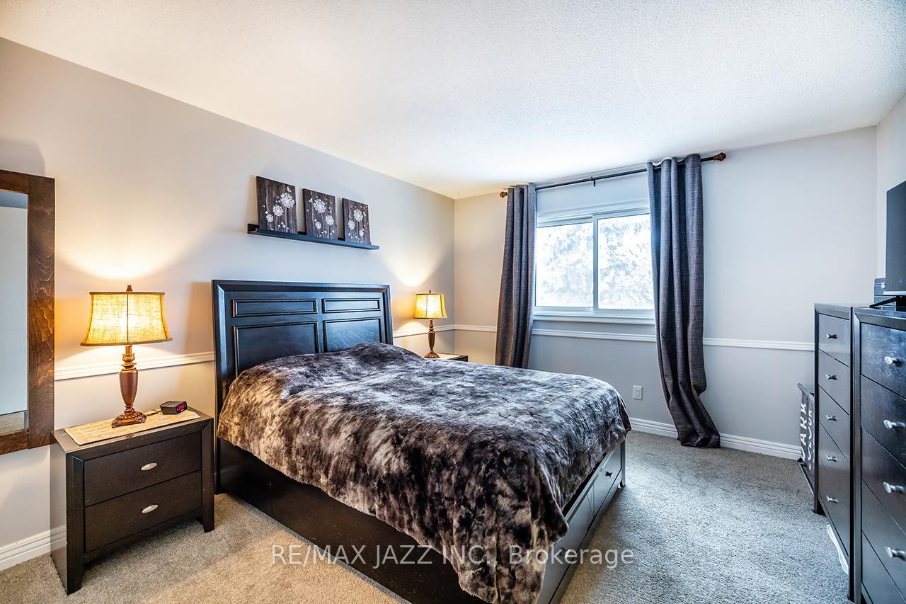 Photo 18 of 882 Attersley Drive, Oshawa, Pinecrest — HOMEH