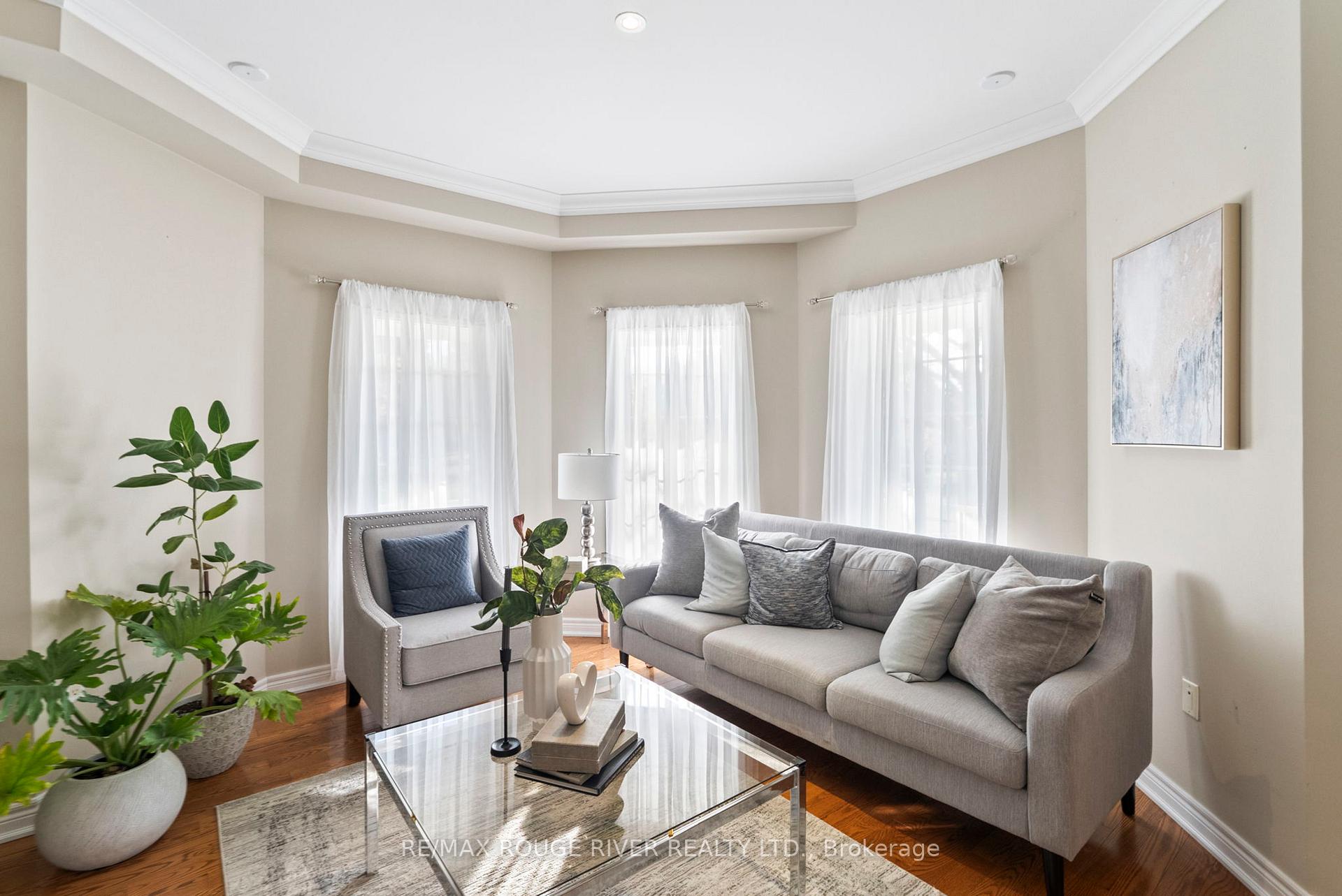 Photo 5 of 10 Sawyer Avenue, Whitby, Brooklin — HOMEH