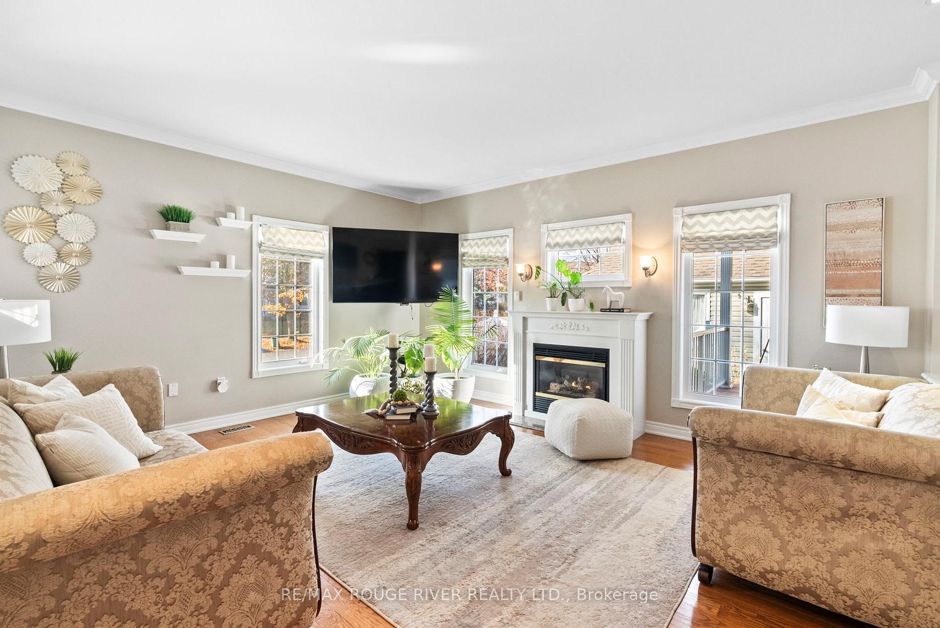 Photo 12 of 10 Sawyer Avenue, Whitby, Brooklin — HOMEH