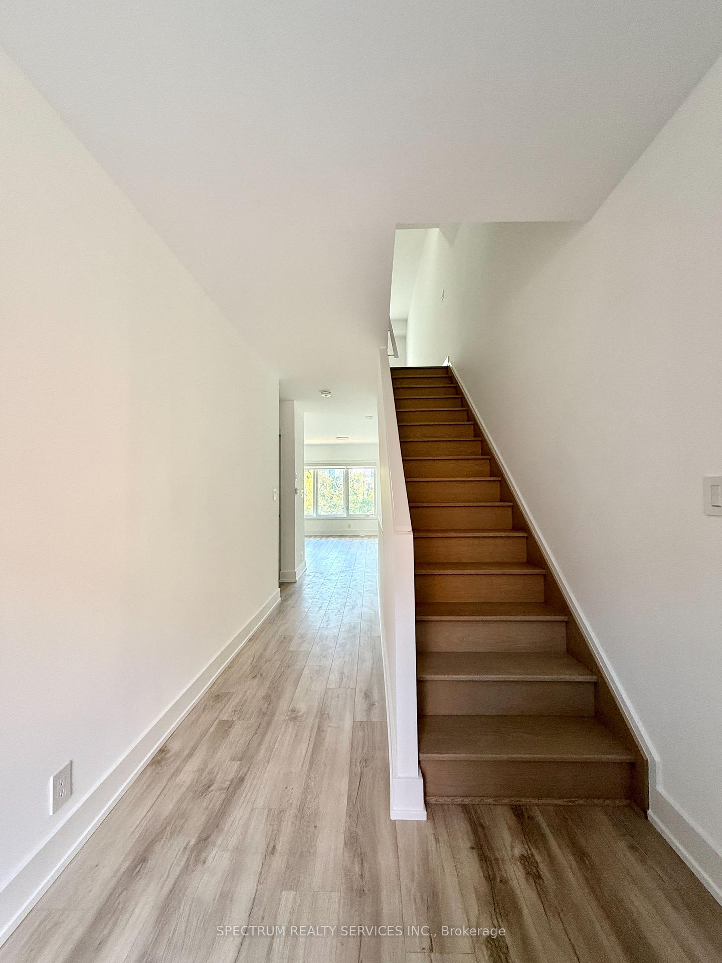 Photo 13 of 10 Chestnut Court, Aurora, Rural Aurora — HOMEH