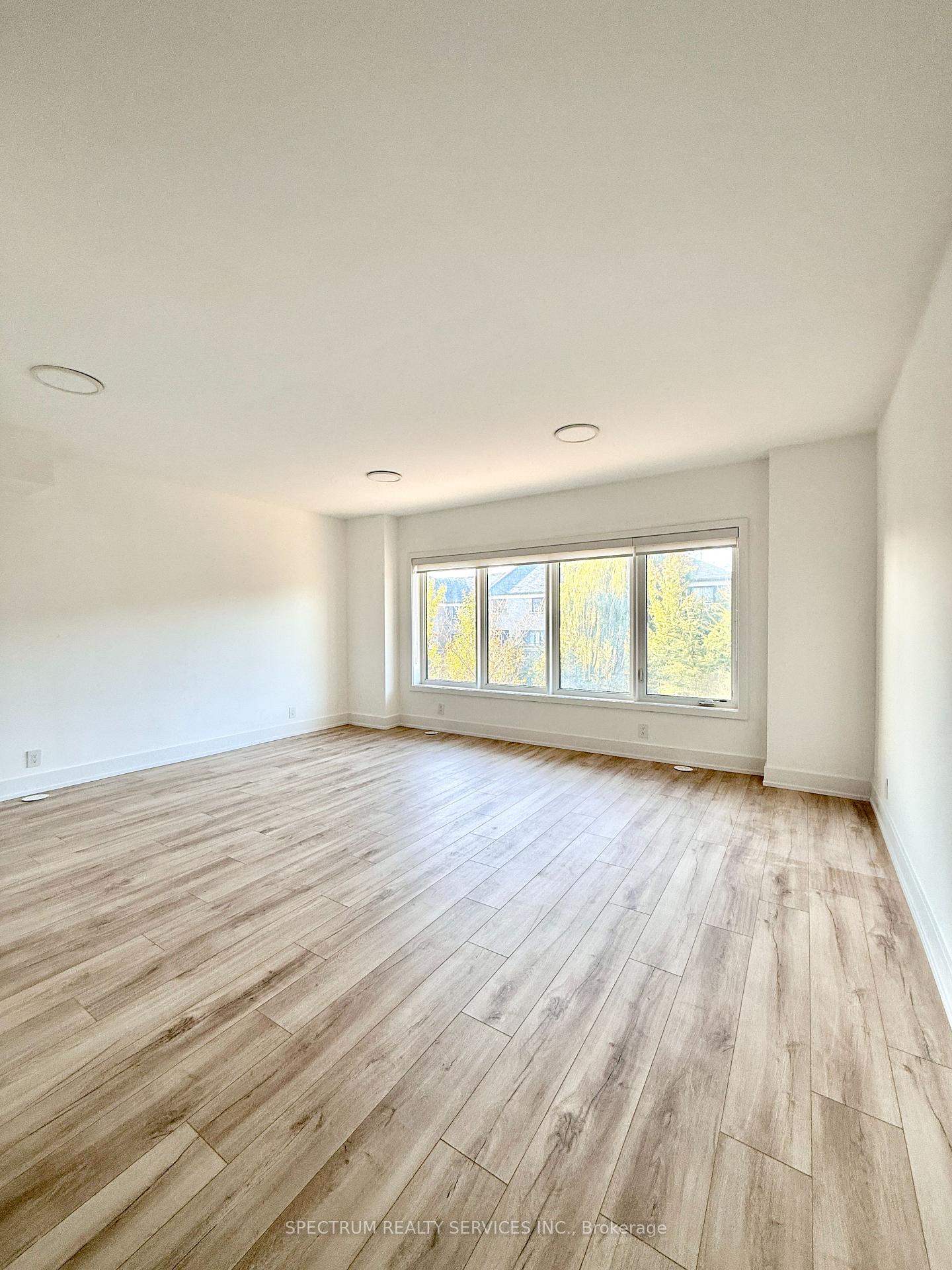 Photo 4 of 10 Chestnut Court, Aurora, Rural Aurora — HOMEH