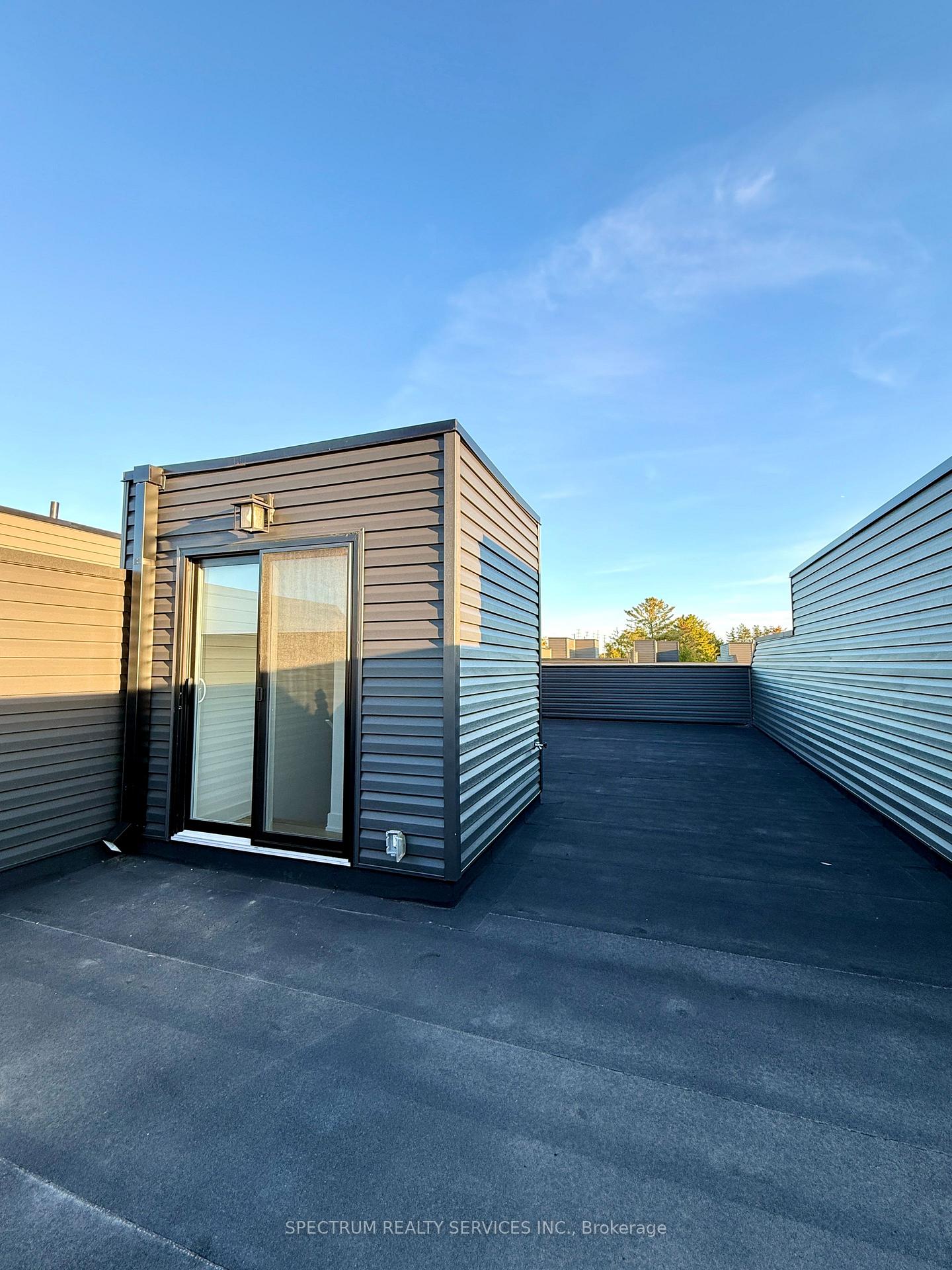 Photo 14 of 10 Chestnut Court, Aurora, Rural Aurora — HOMEH
