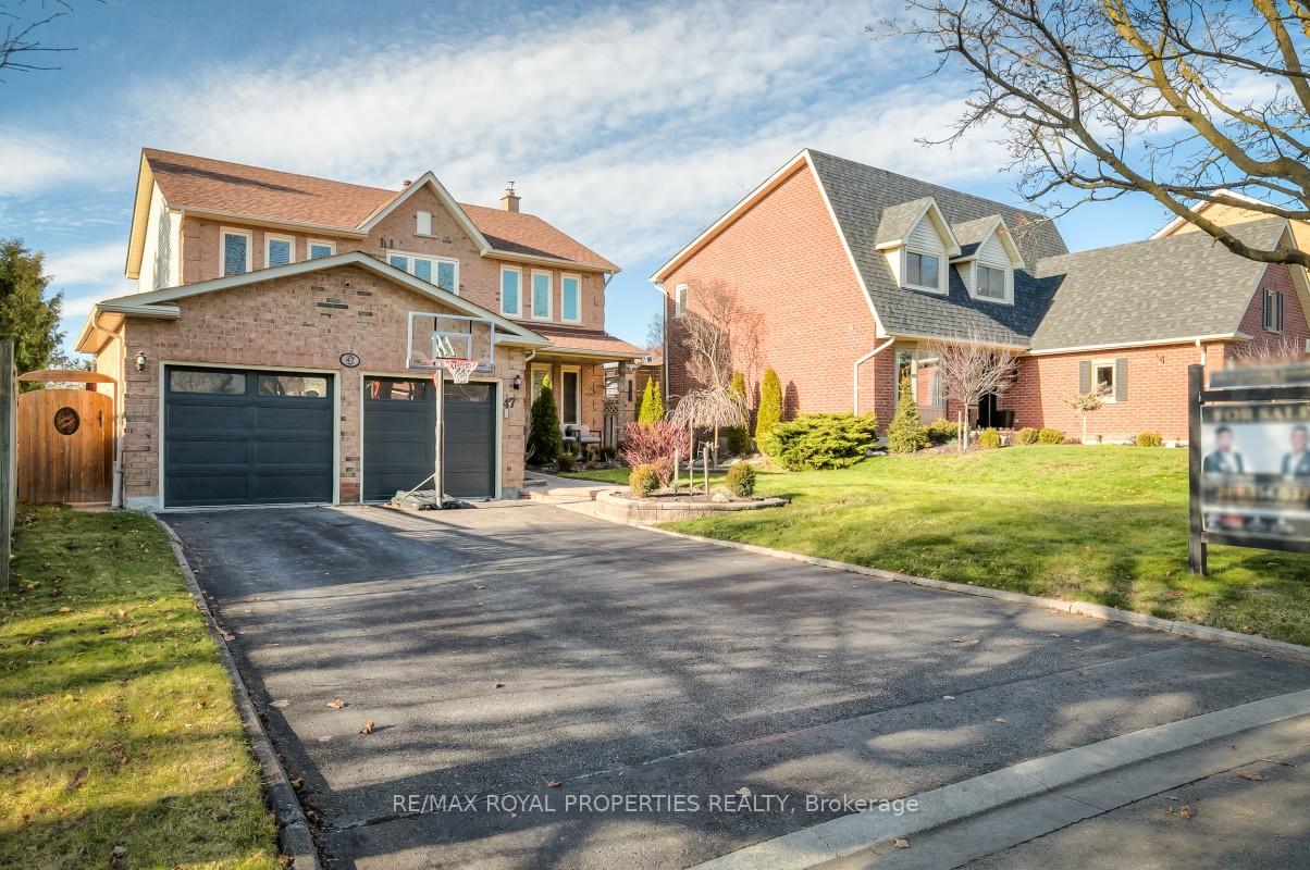 Photo 2 of 47 Butterfield Crescent, Whitby, Rolling Acres — HOMEH