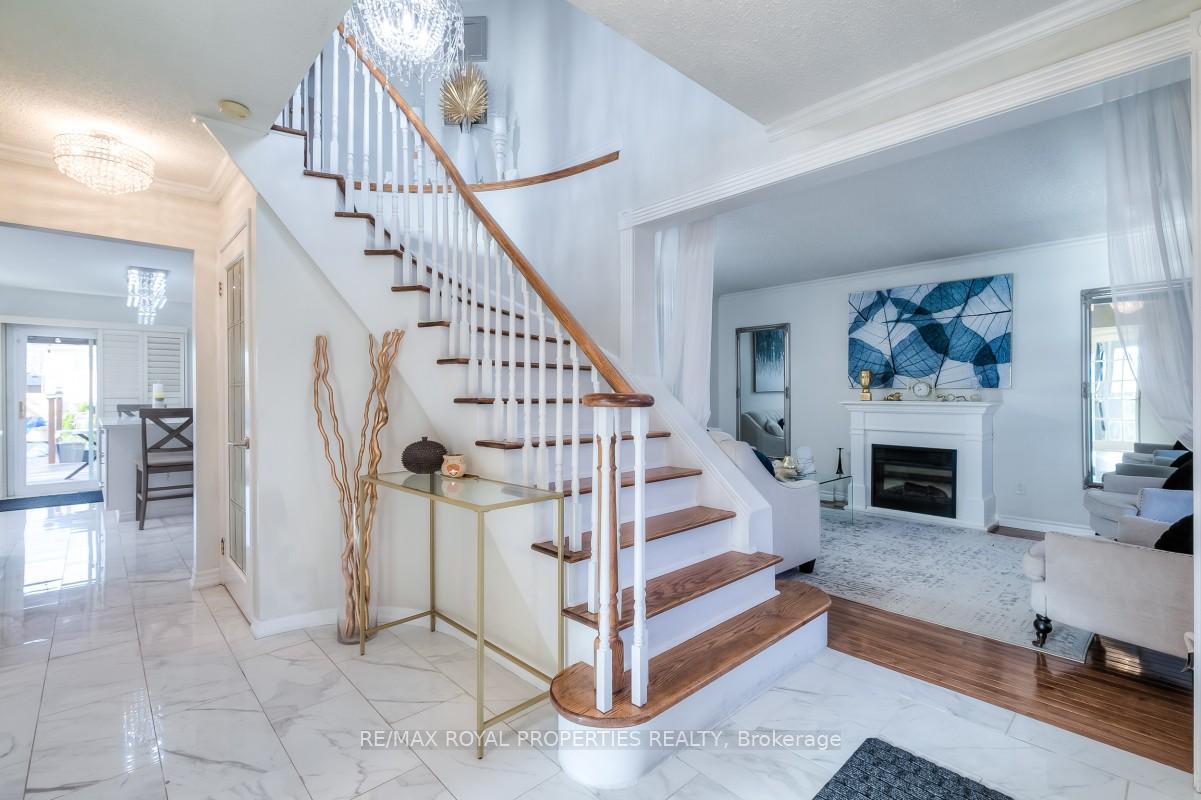 Photo 3 of 47 Butterfield Crescent, Whitby, Rolling Acres — HOMEH
