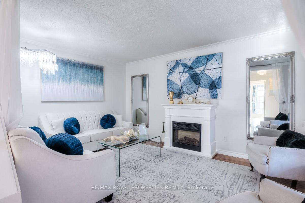 Photo 4 of 47 Butterfield Crescent, Whitby, Rolling Acres — HOMEH