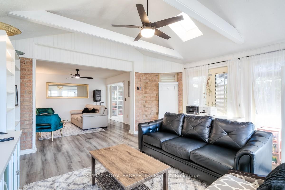 Photo 11 of 47 Butterfield Crescent, Whitby, Rolling Acres — HOMEH