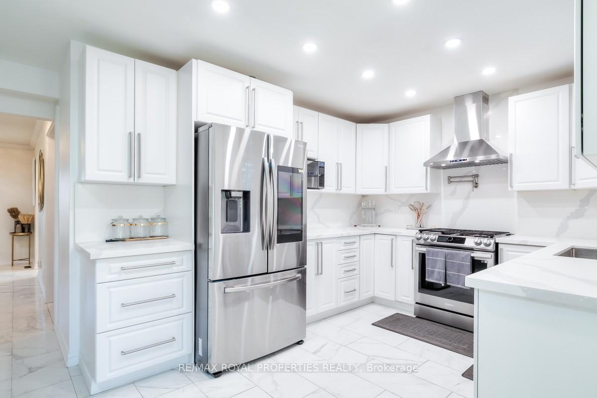 Photo 15 of 47 Butterfield Crescent, Whitby, Rolling Acres — HOMEH