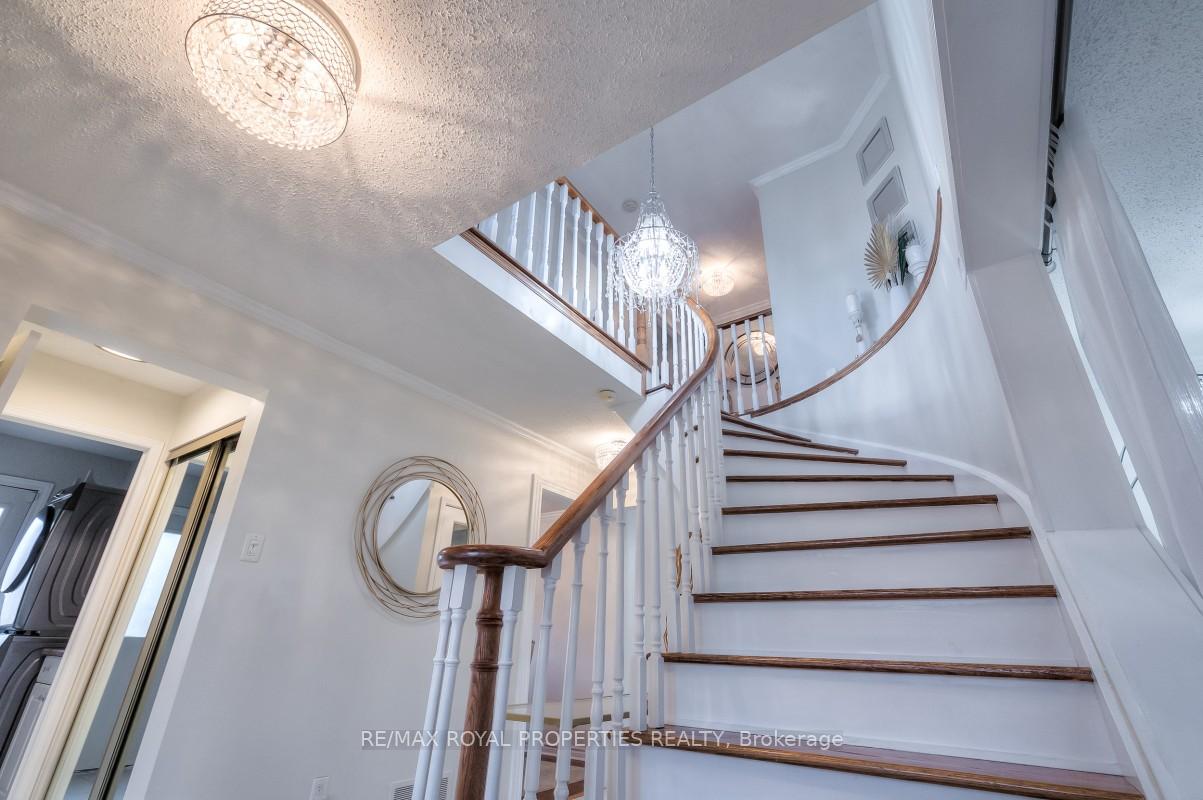 Photo 19 of 47 Butterfield Crescent, Whitby, Rolling Acres — HOMEH